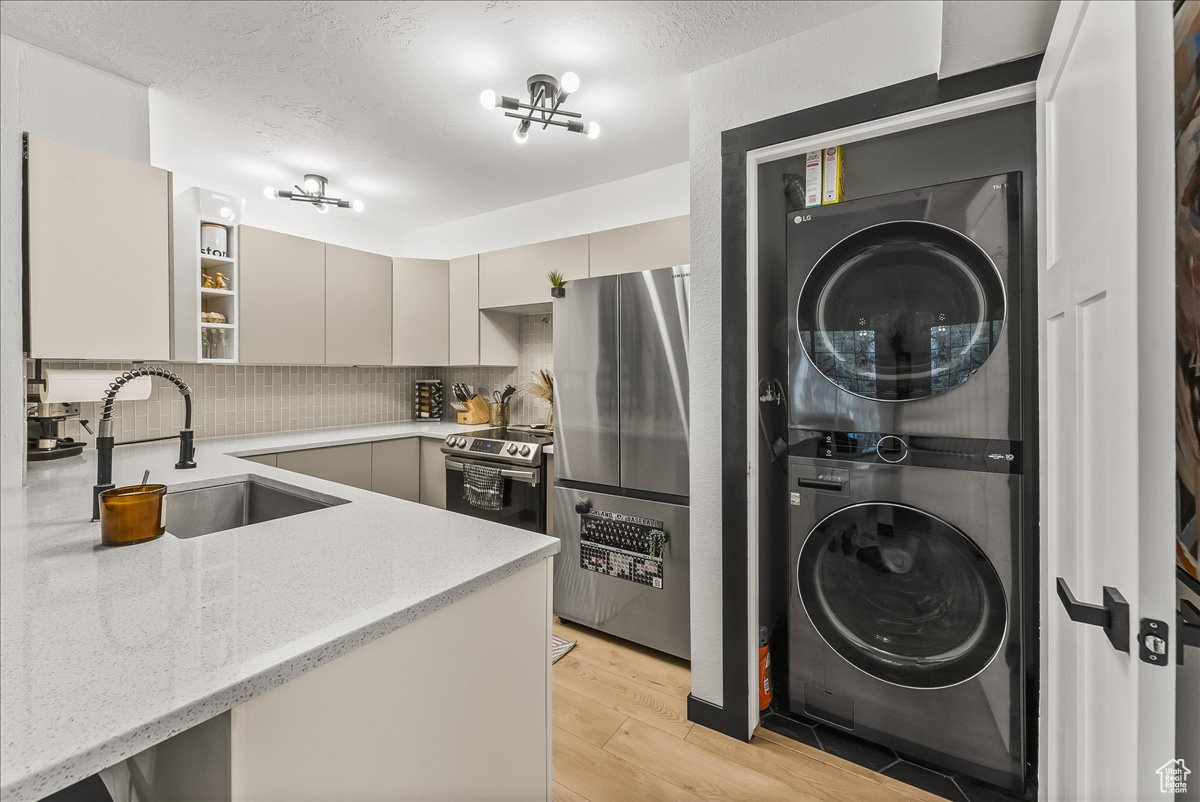 1199 E Waterside Cv 32 Midvale UT 84047 315,000