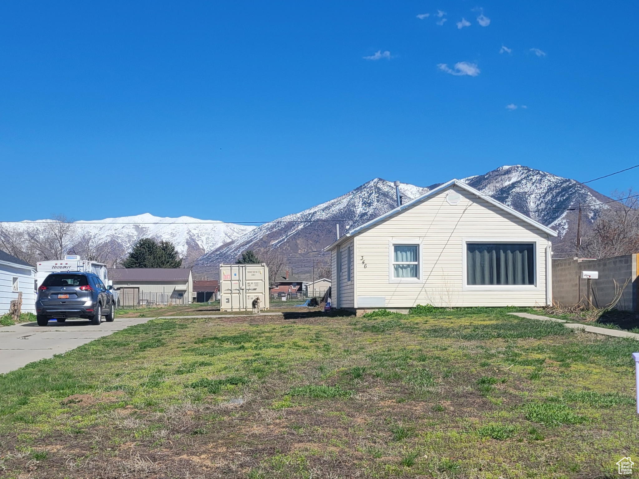 Single story home with a front lawn and a mountain view