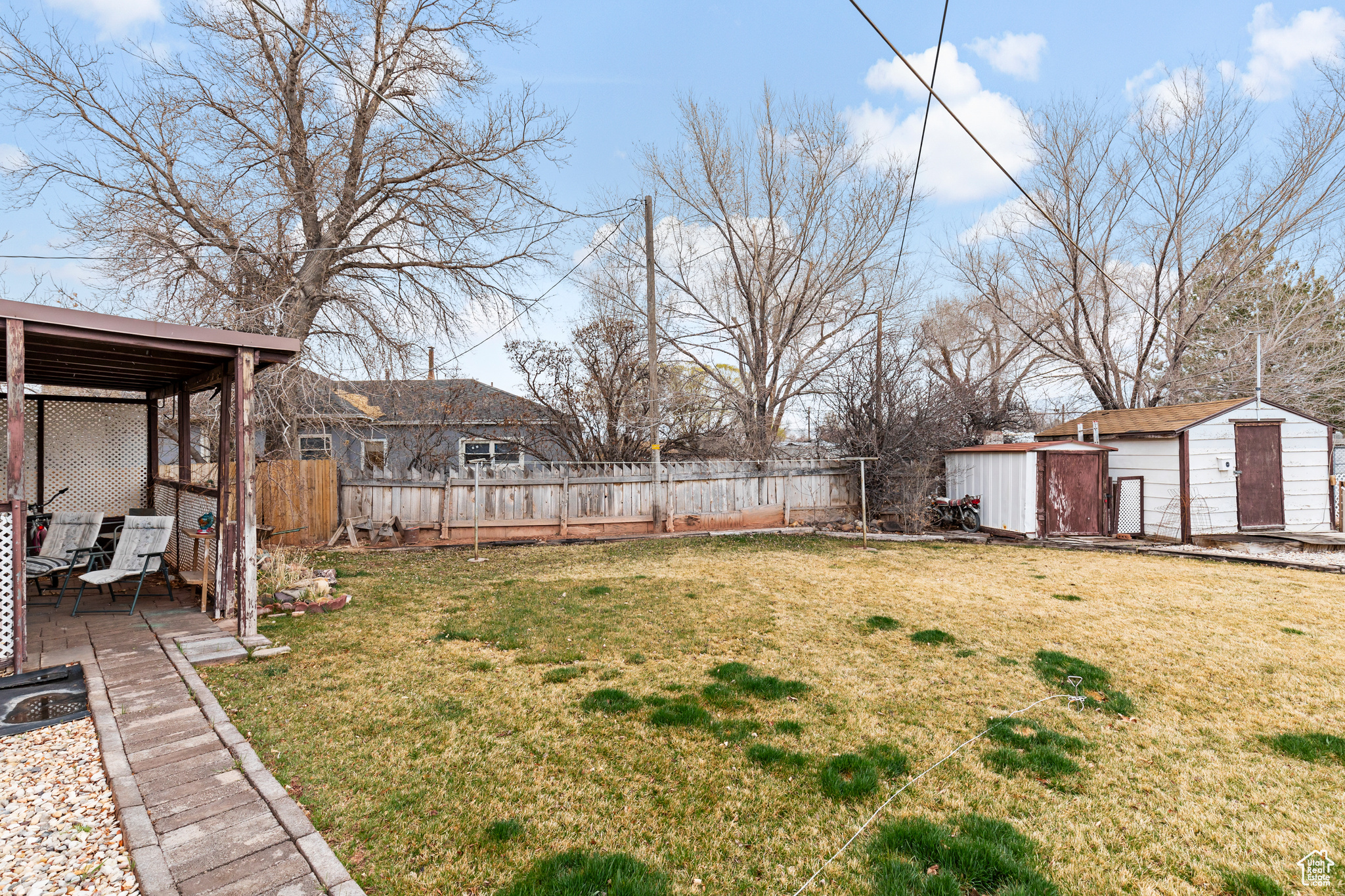 View of yard featuring a storage shed