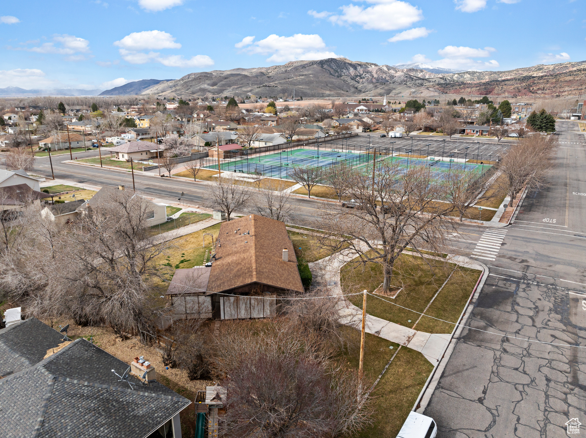 Drone / aerial view featuring a mountain view