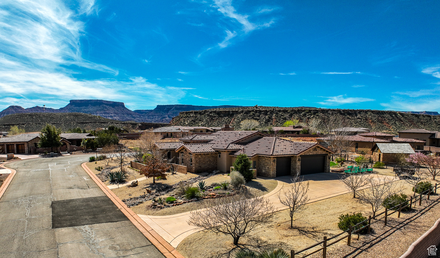 565 E RIO SION E, Virgin, Utah 84779, 3 Bedrooms Bedrooms, 10 Rooms Rooms,3 BathroomsBathrooms,Residential,For sale,RIO SION,1988182