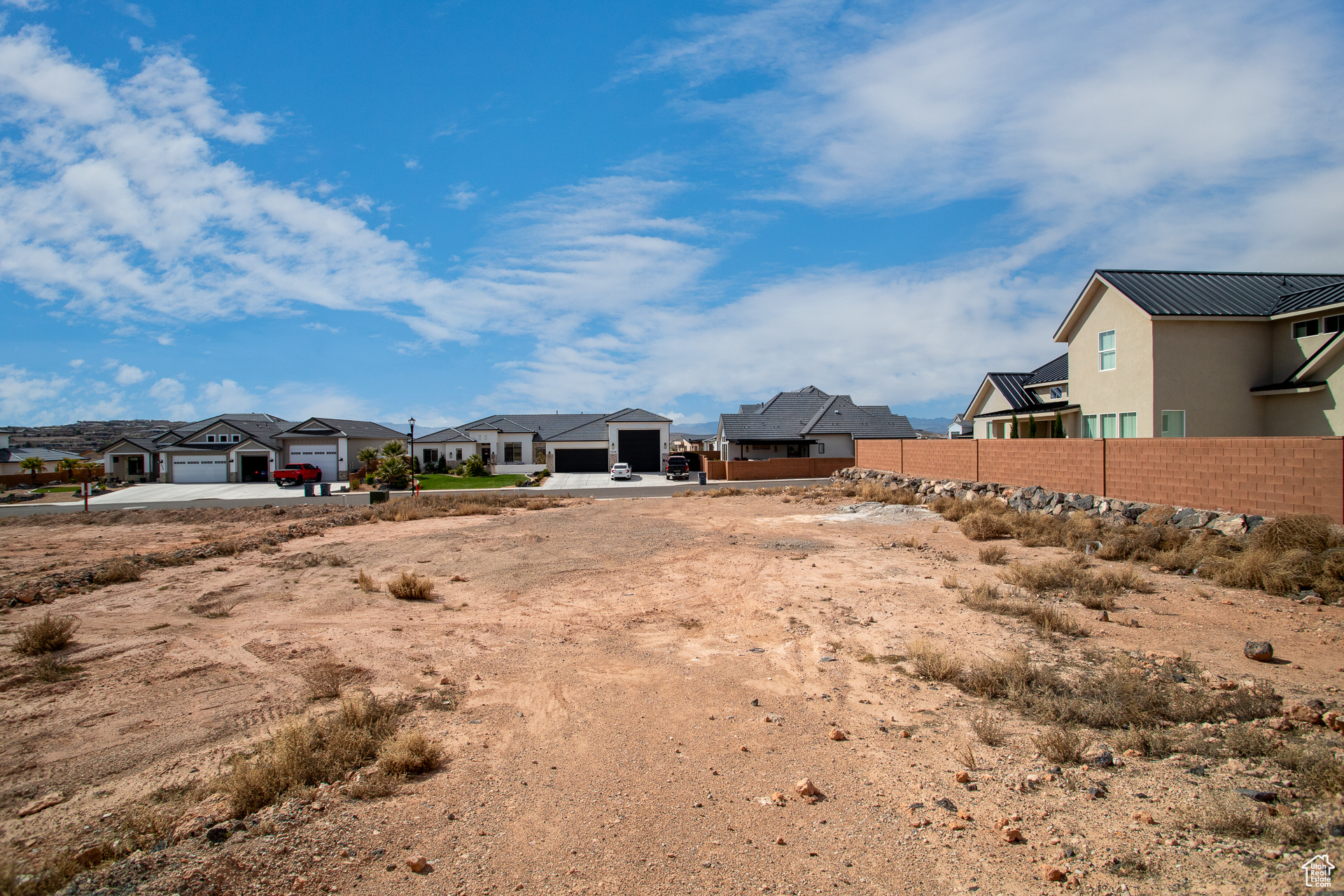 View of yard featuring a garage