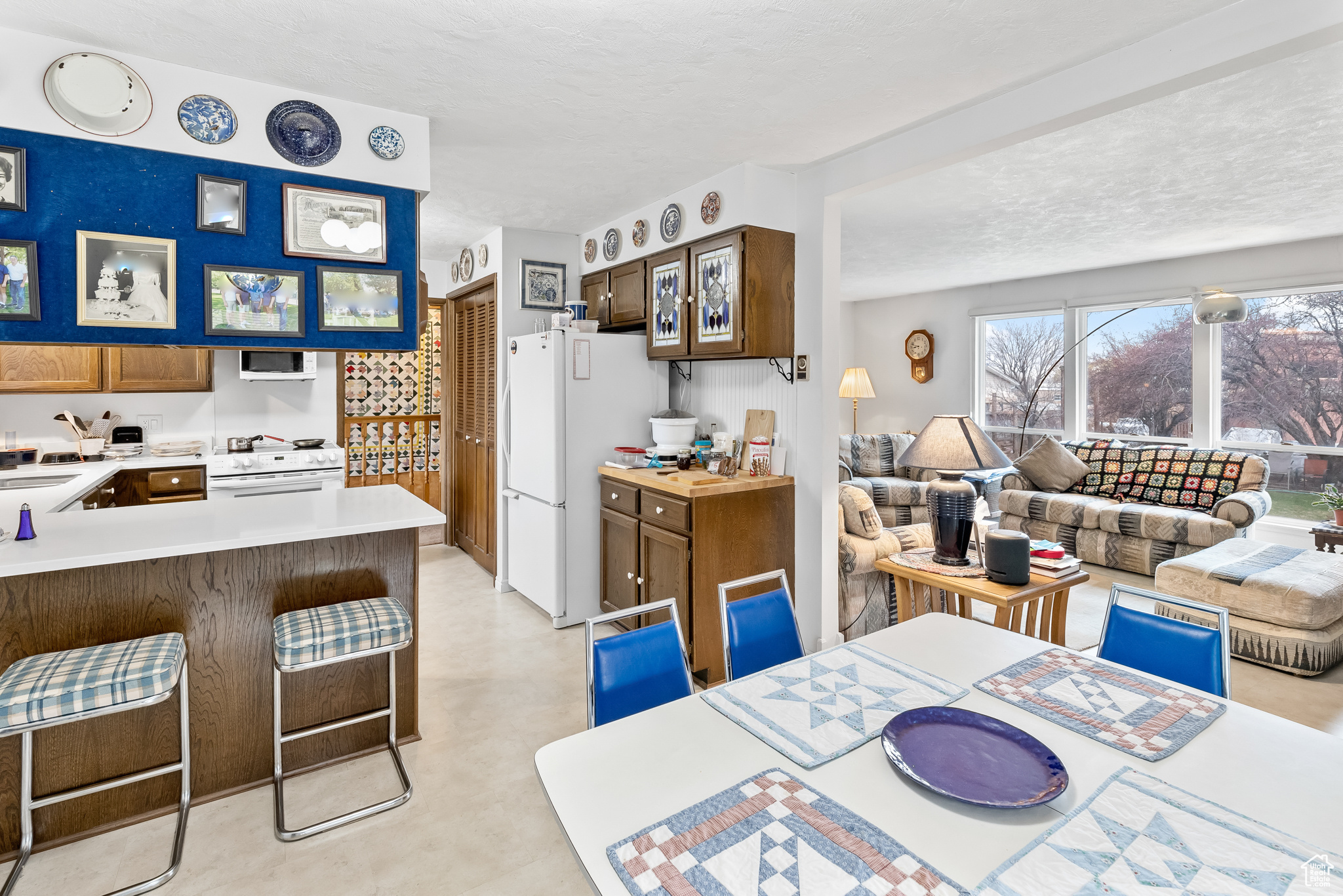 Dining room with a textured ceiling and sink