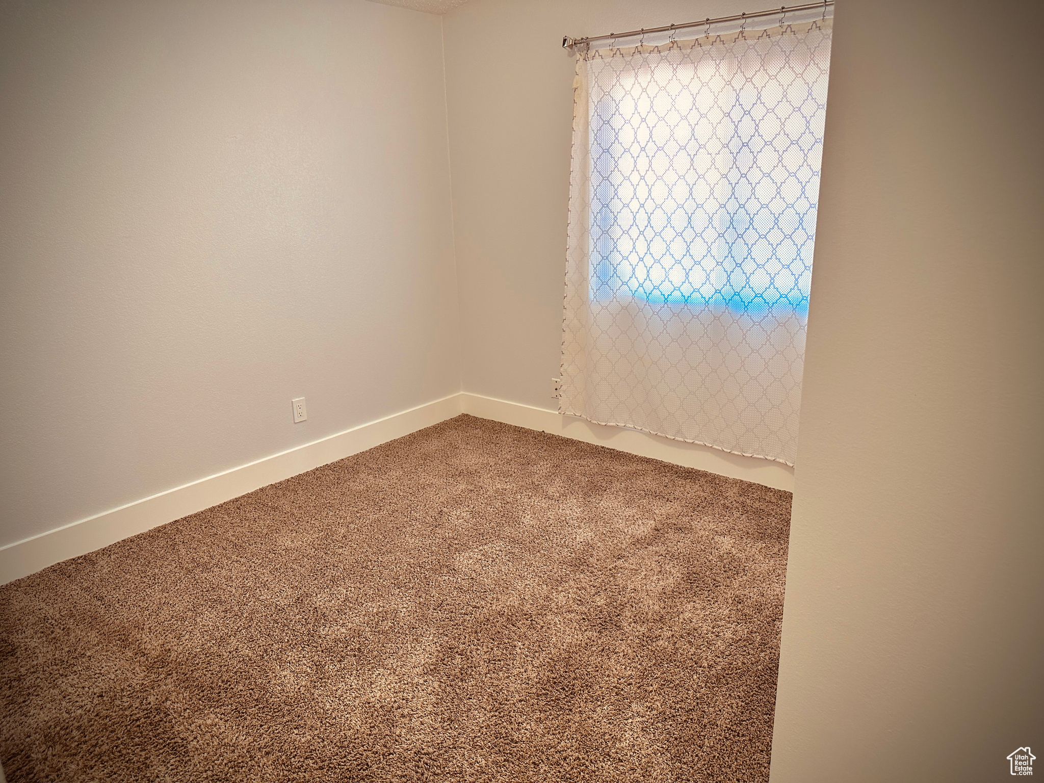 Unfurnished room featuring carpet flooring