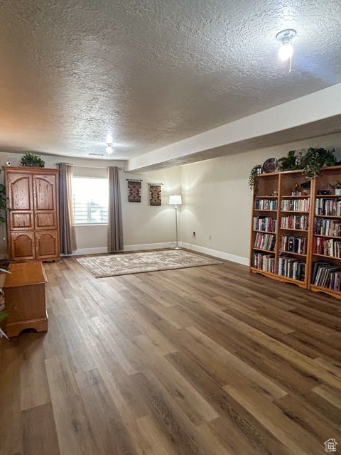 Possible additional bedroom.