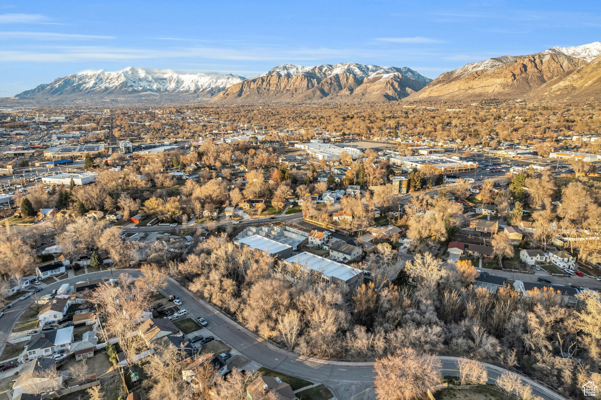 Bird's eye view with a mountain view