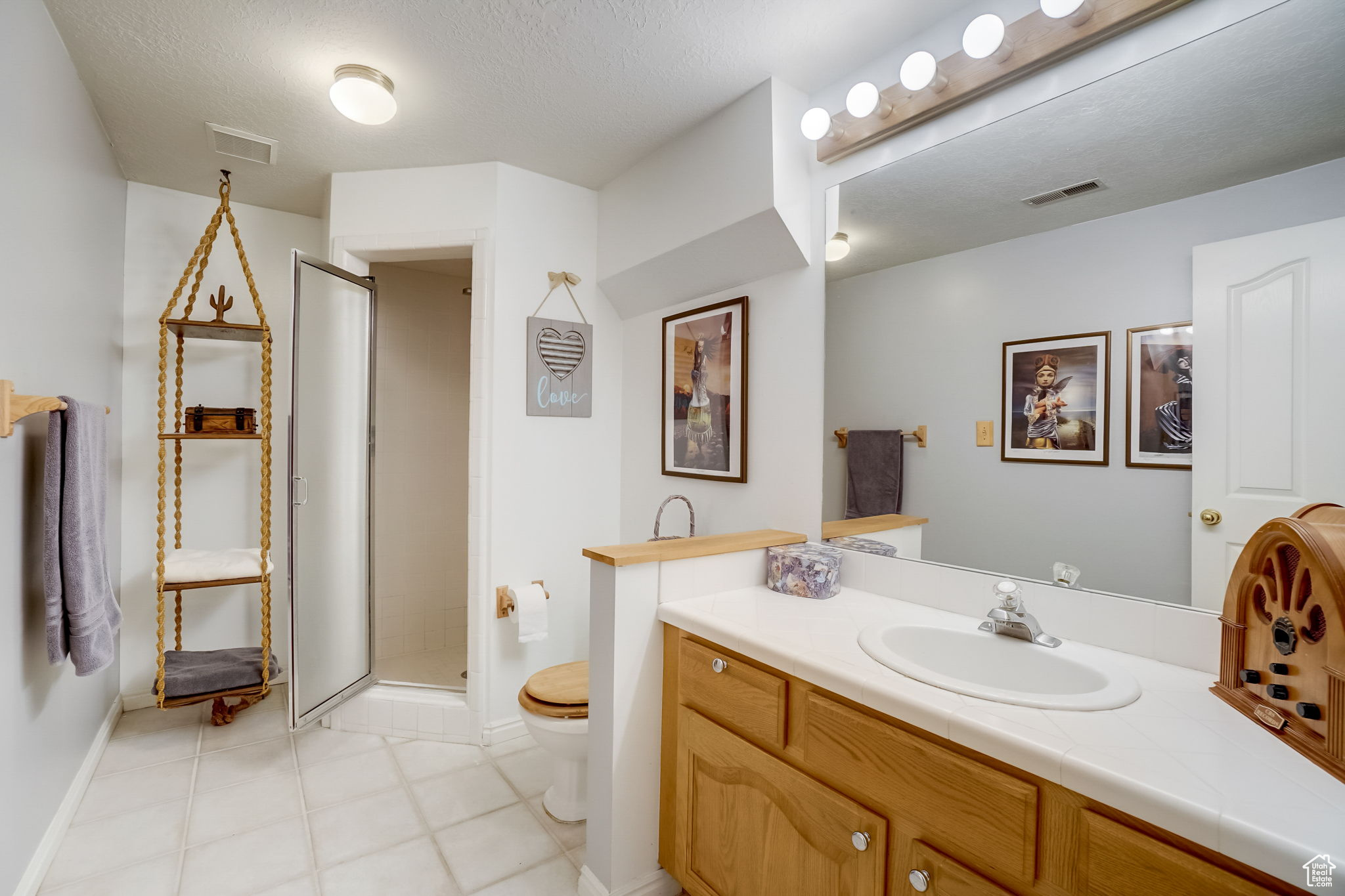 5304 S CASTLEGATE, Murray, Utah 84117, 4 Bedrooms Bedrooms, 17 Rooms Rooms,2 BathroomsBathrooms,Residential,For sale,CASTLEGATE,1990084