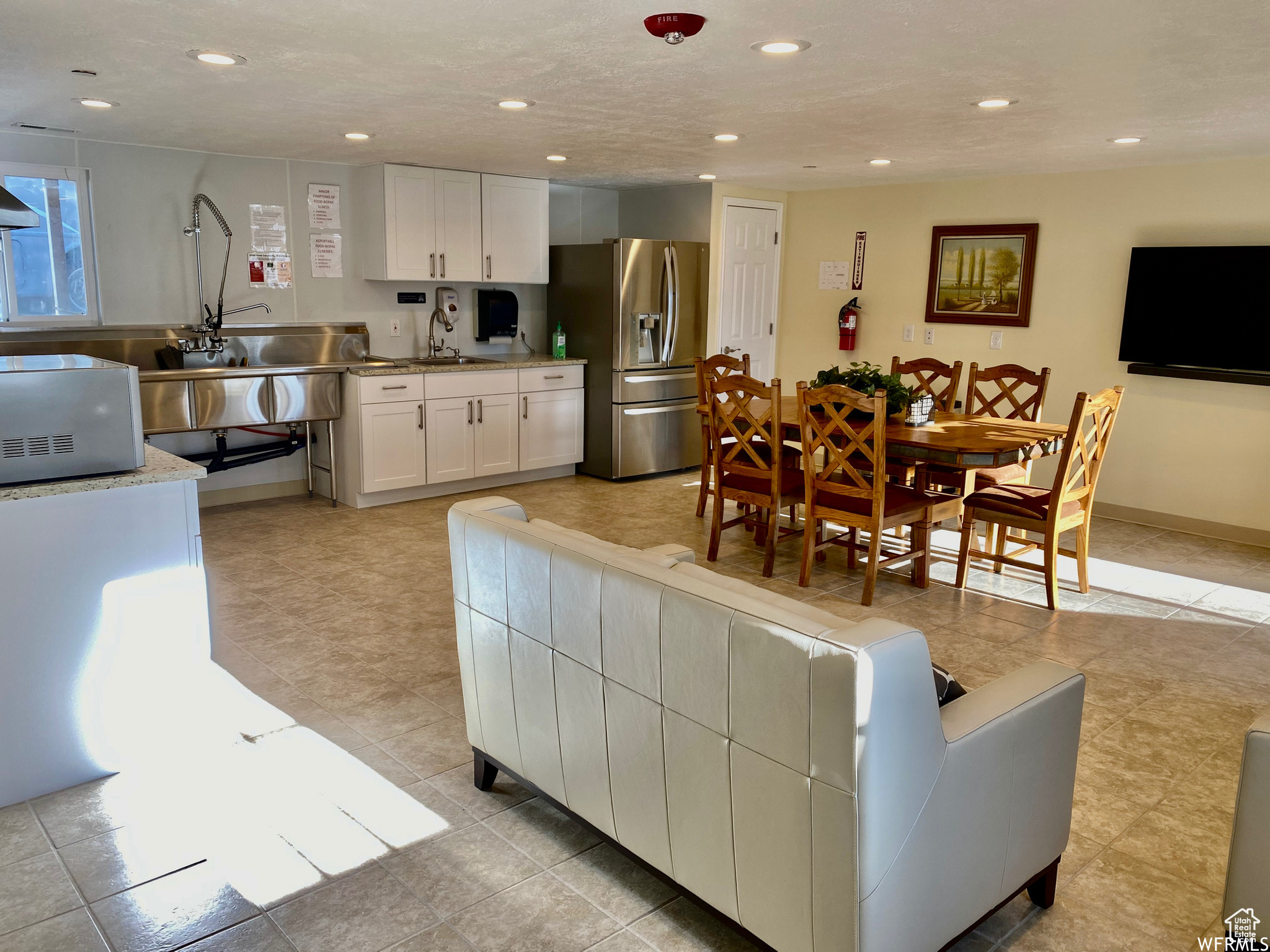 Living room with sink and light tile floors