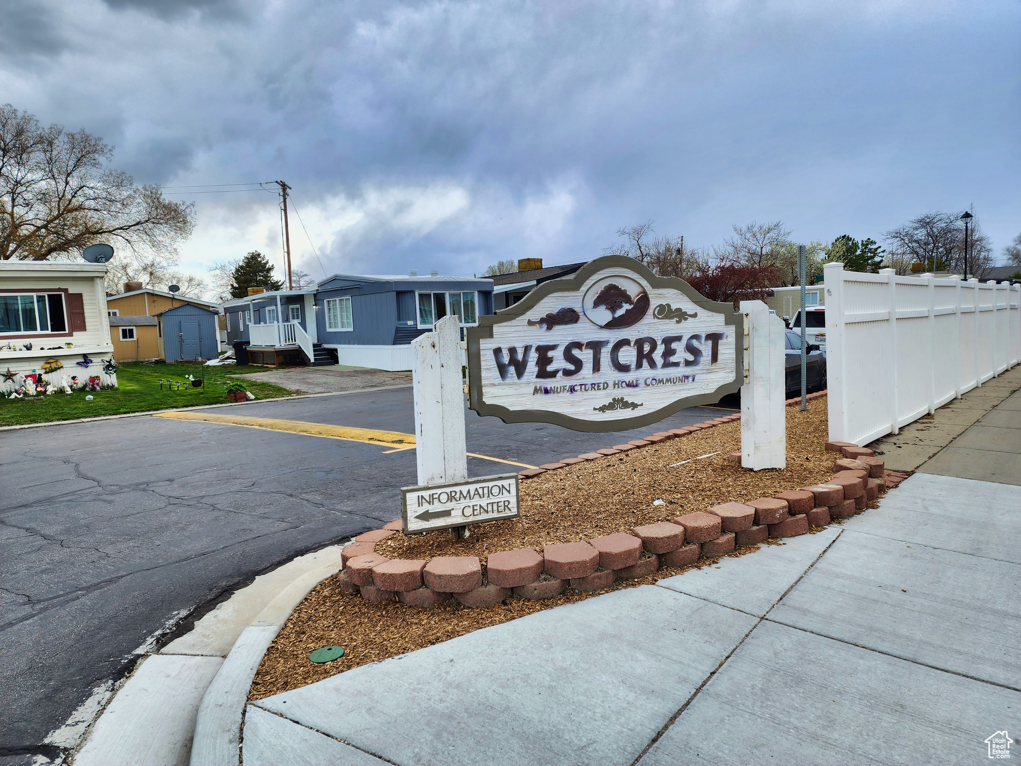 3223 EASTCREST ##17A, West Valley City, Utah 84120, 3 Bedrooms Bedrooms, 8 Rooms Rooms,1 BathroomBathrooms,Residential,For sale,EASTCREST,1990644