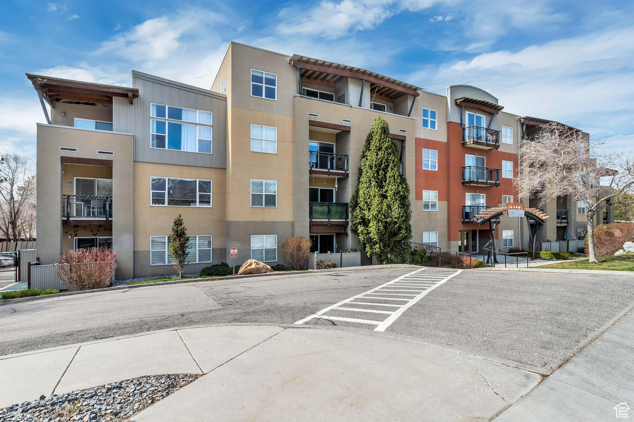 4340 S Highland Dr 204 Holladay UT 84124 410,000