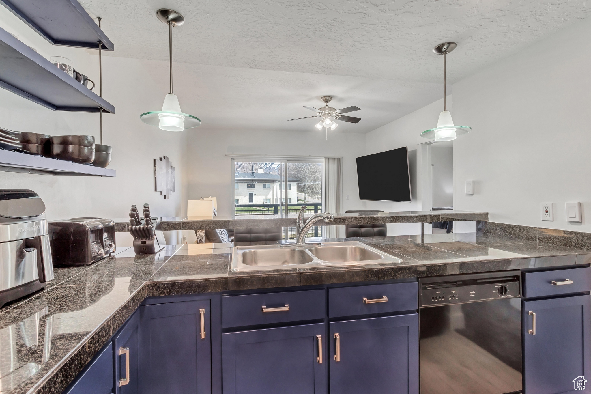 4340 S Highland Dr 204 Holladay UT 84124 410,000