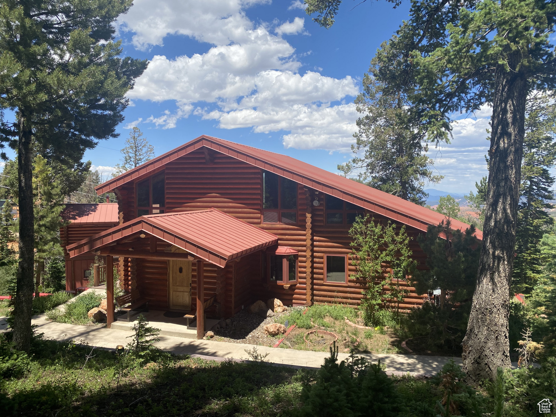 490 N HOLYOAK, Brian Head, Utah 84719, 3 Bedrooms Bedrooms, 15 Rooms Rooms,4 BathroomsBathrooms,Residential,For sale,HOLYOAK,1991797