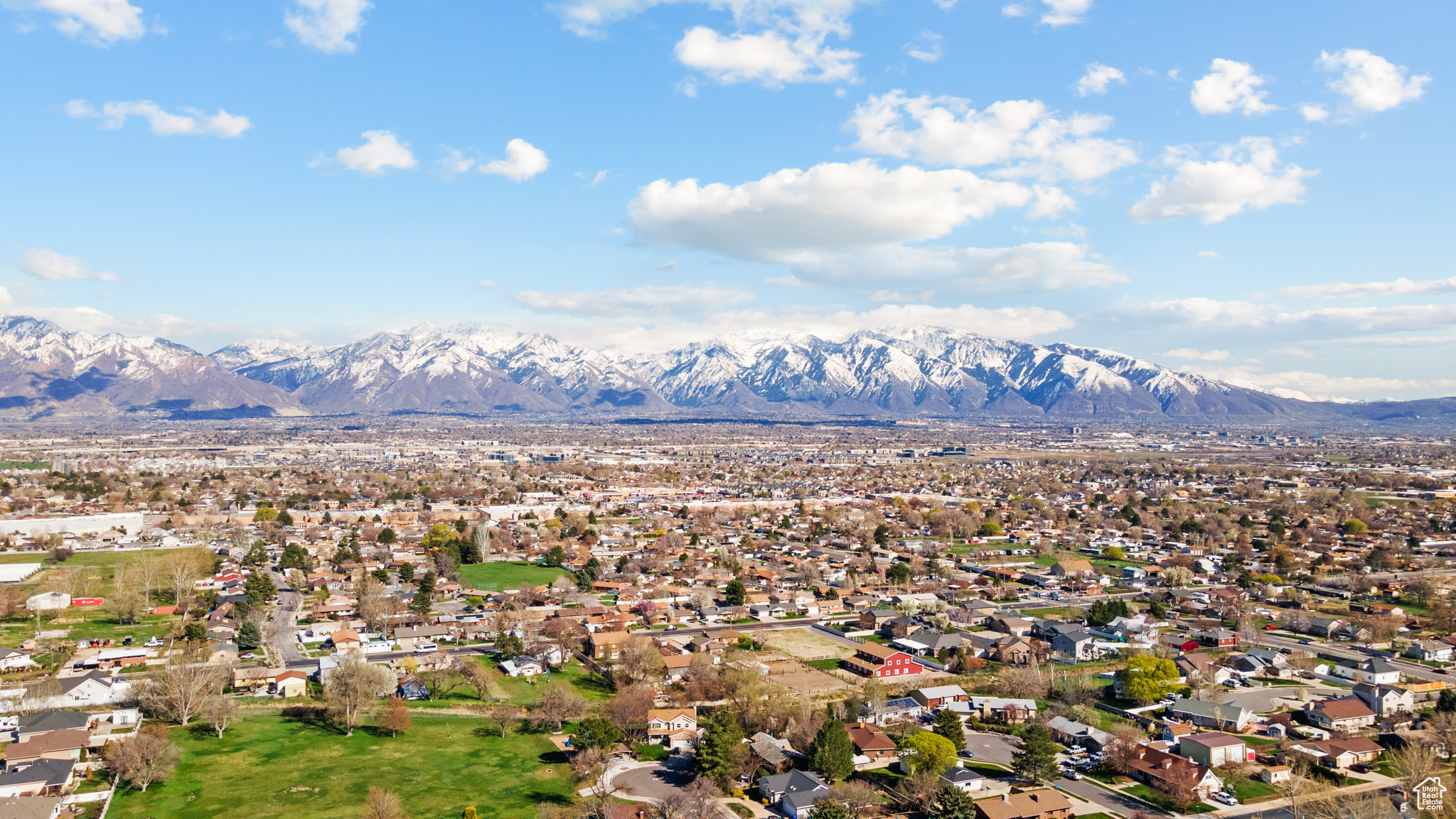Bird's eye view with a mountain view and view of the community park