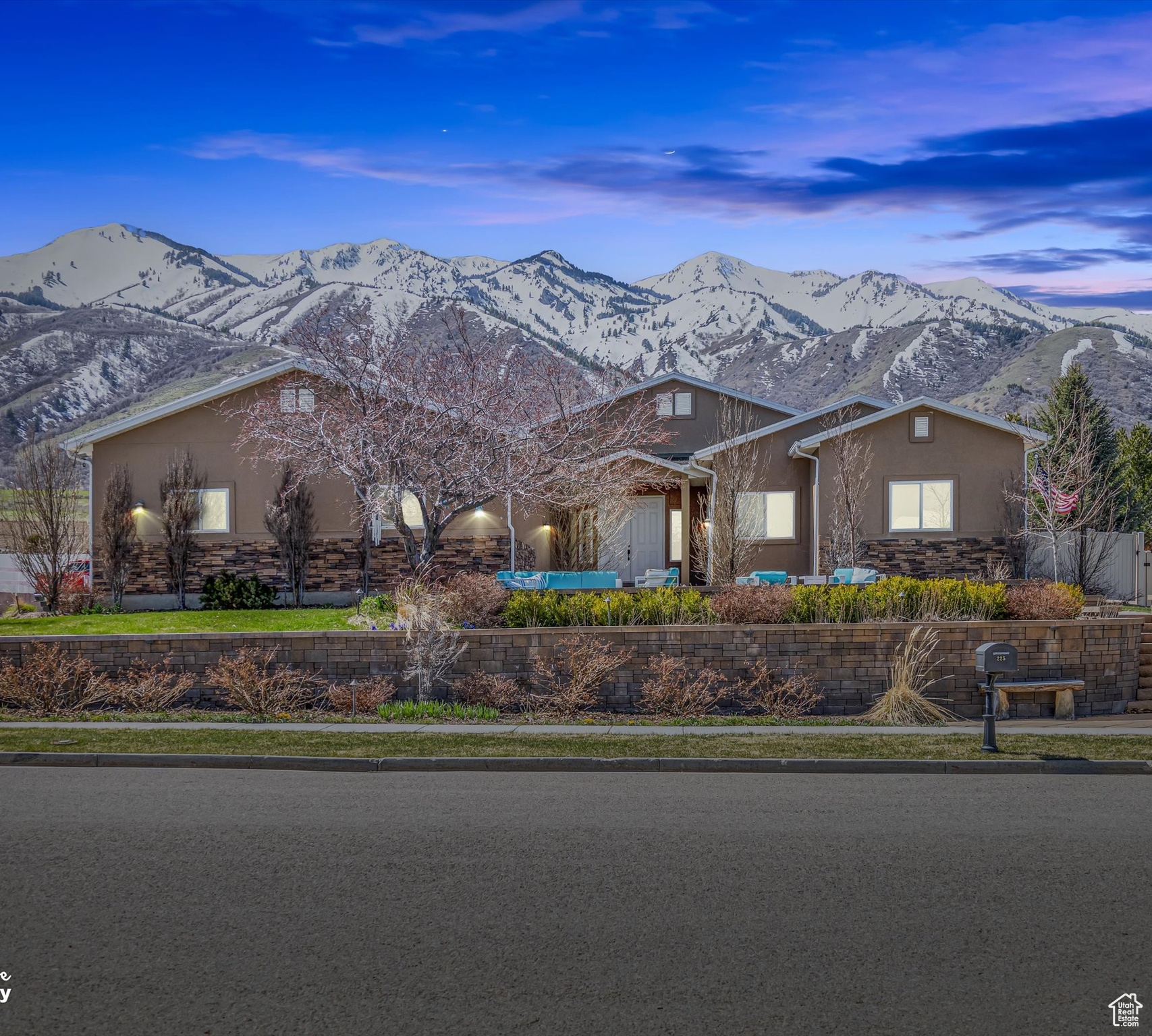Ranch-style home with a mountain view