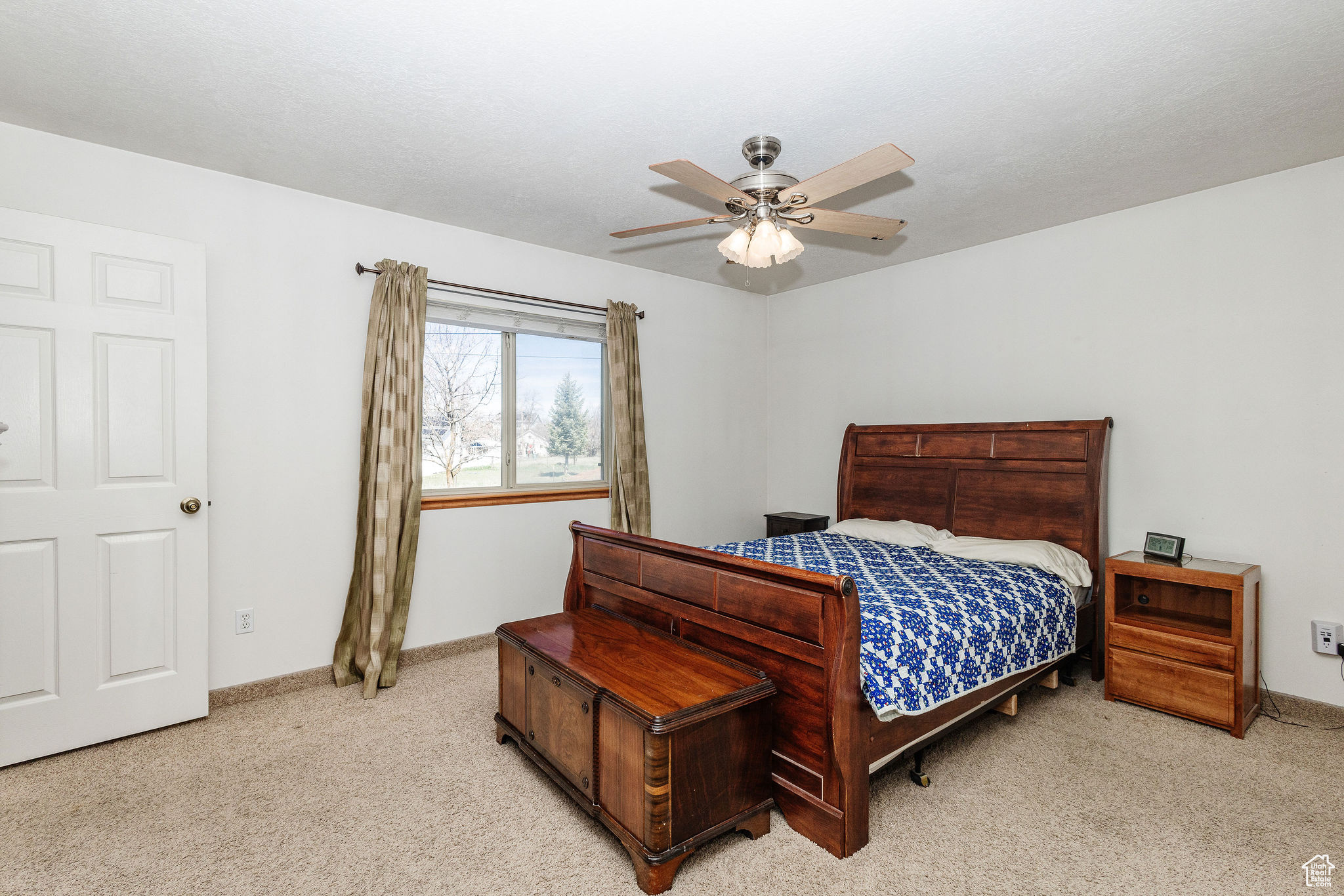 Owner's Suite: Carpeted, wood trim and ceiling fan.