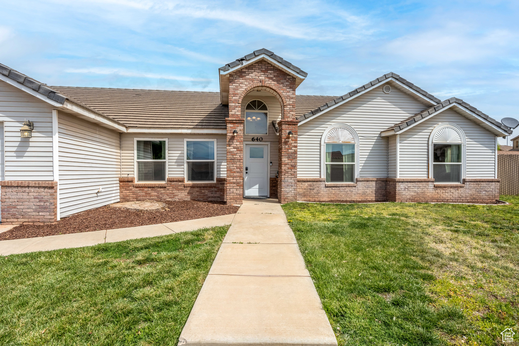 View of front of house featuring a front lawn