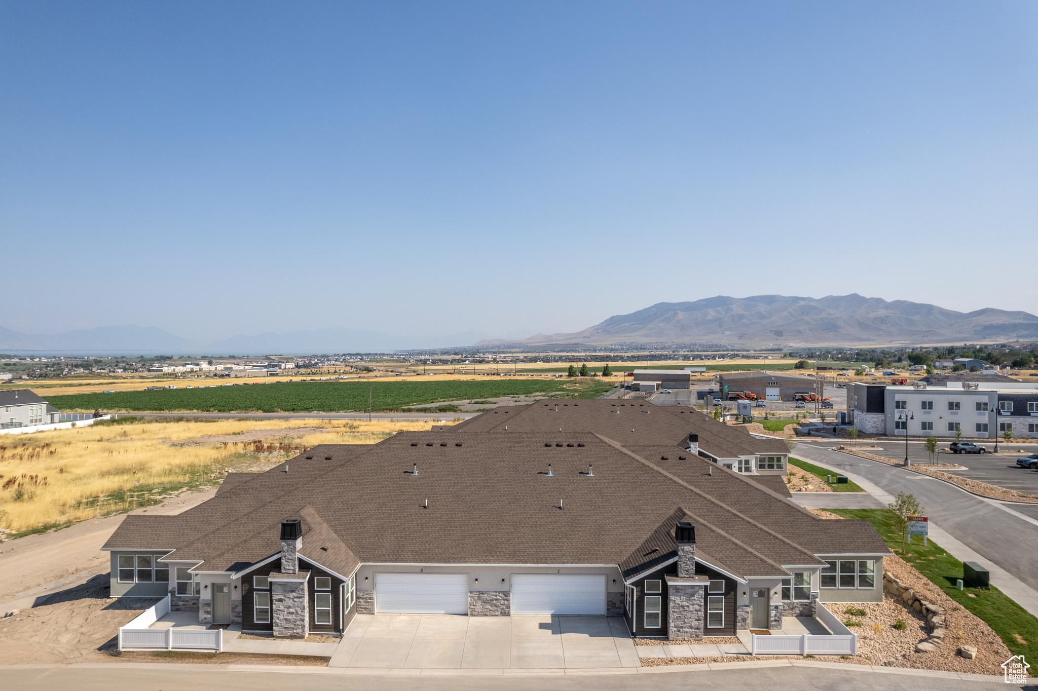 Bird's eye view with a mountain view