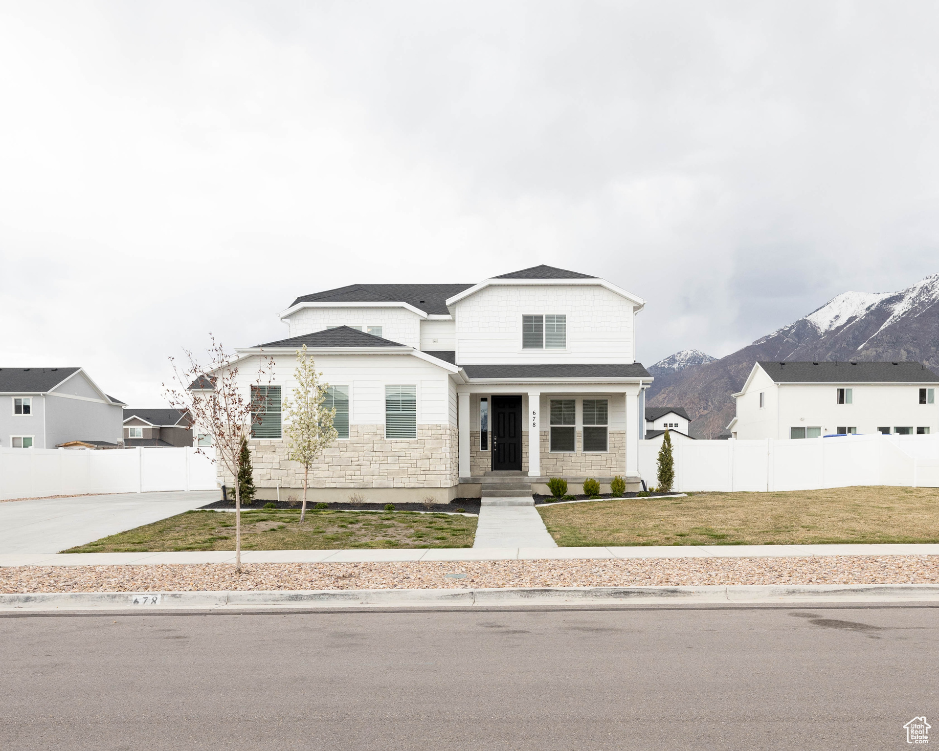 Front facade with a mountain view and a front yard