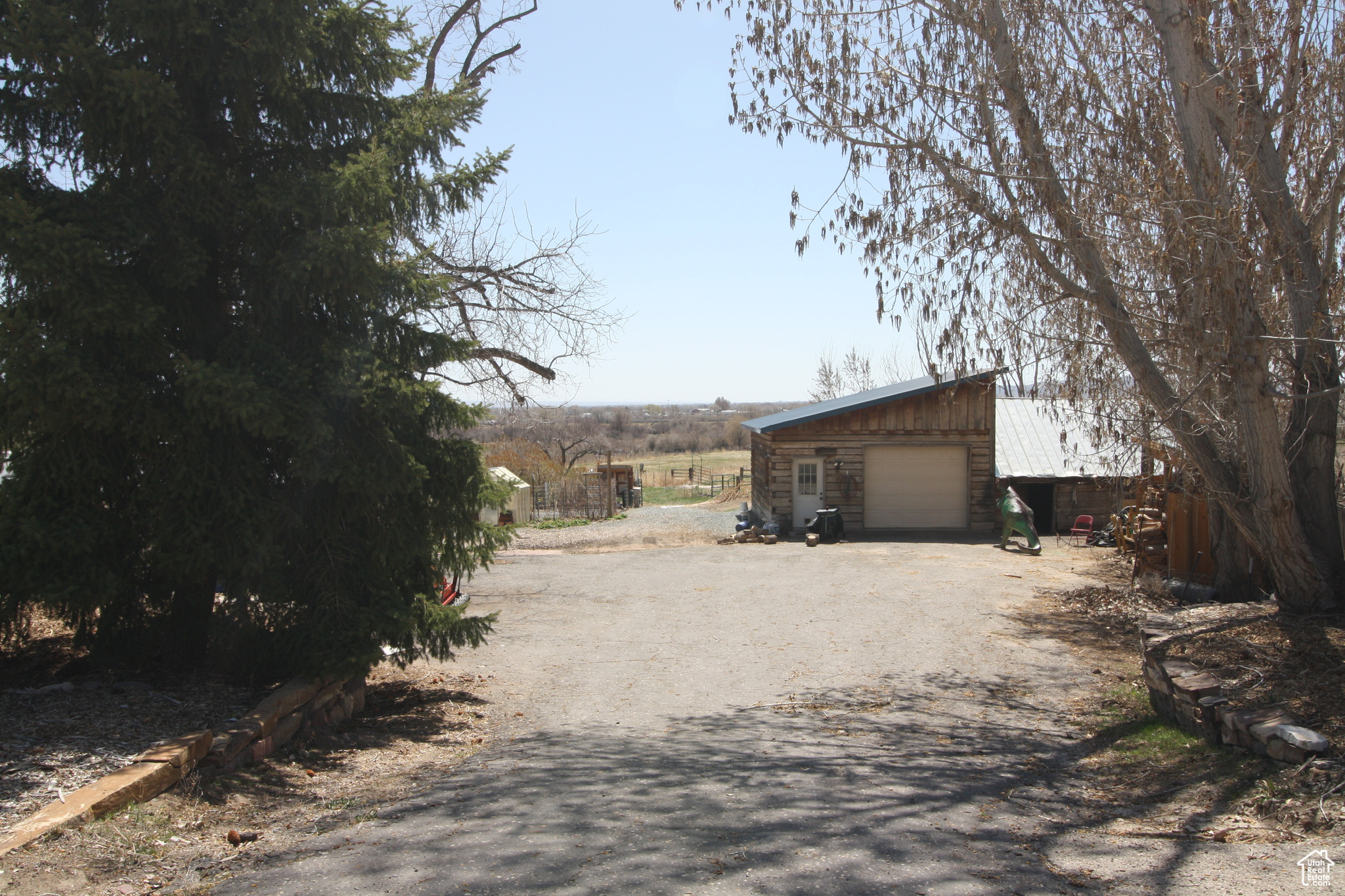 View of yard featuring an outdoor structure and a garage