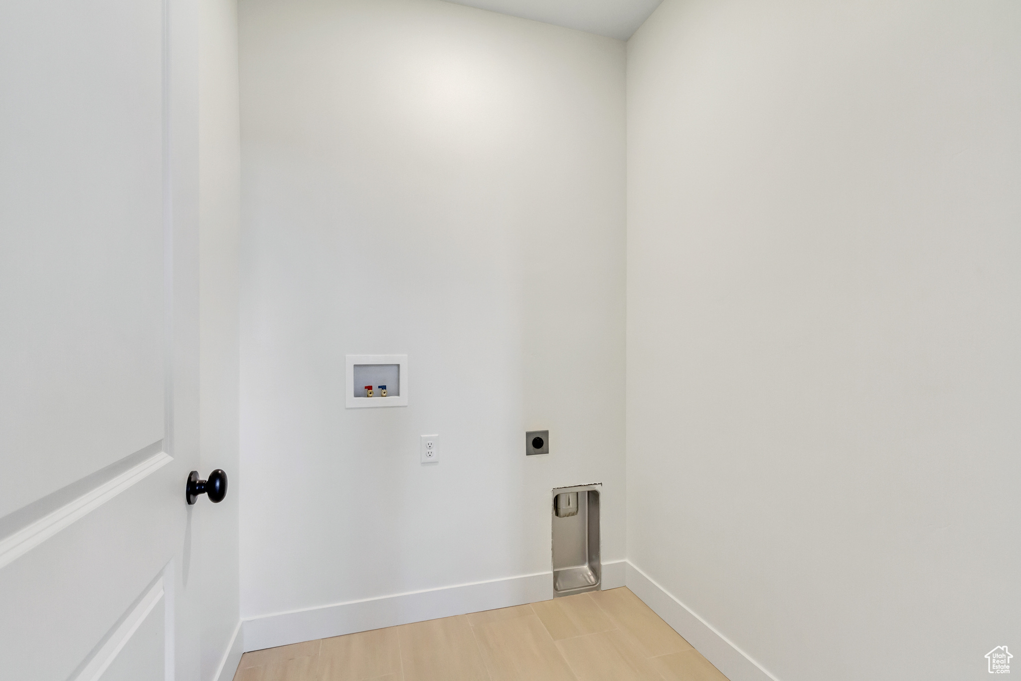 Washroom featuring light hardwood / wood-style floors, electric dryer hookup, and washer hookup
