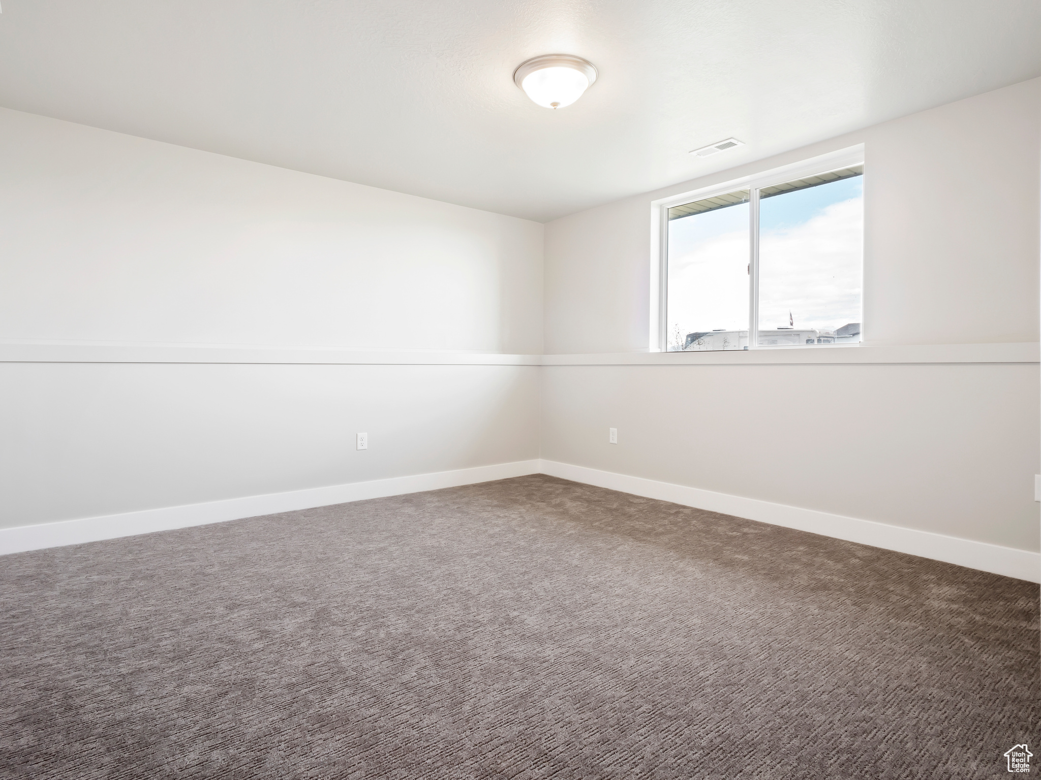 Unfurnished room with carpet flooring