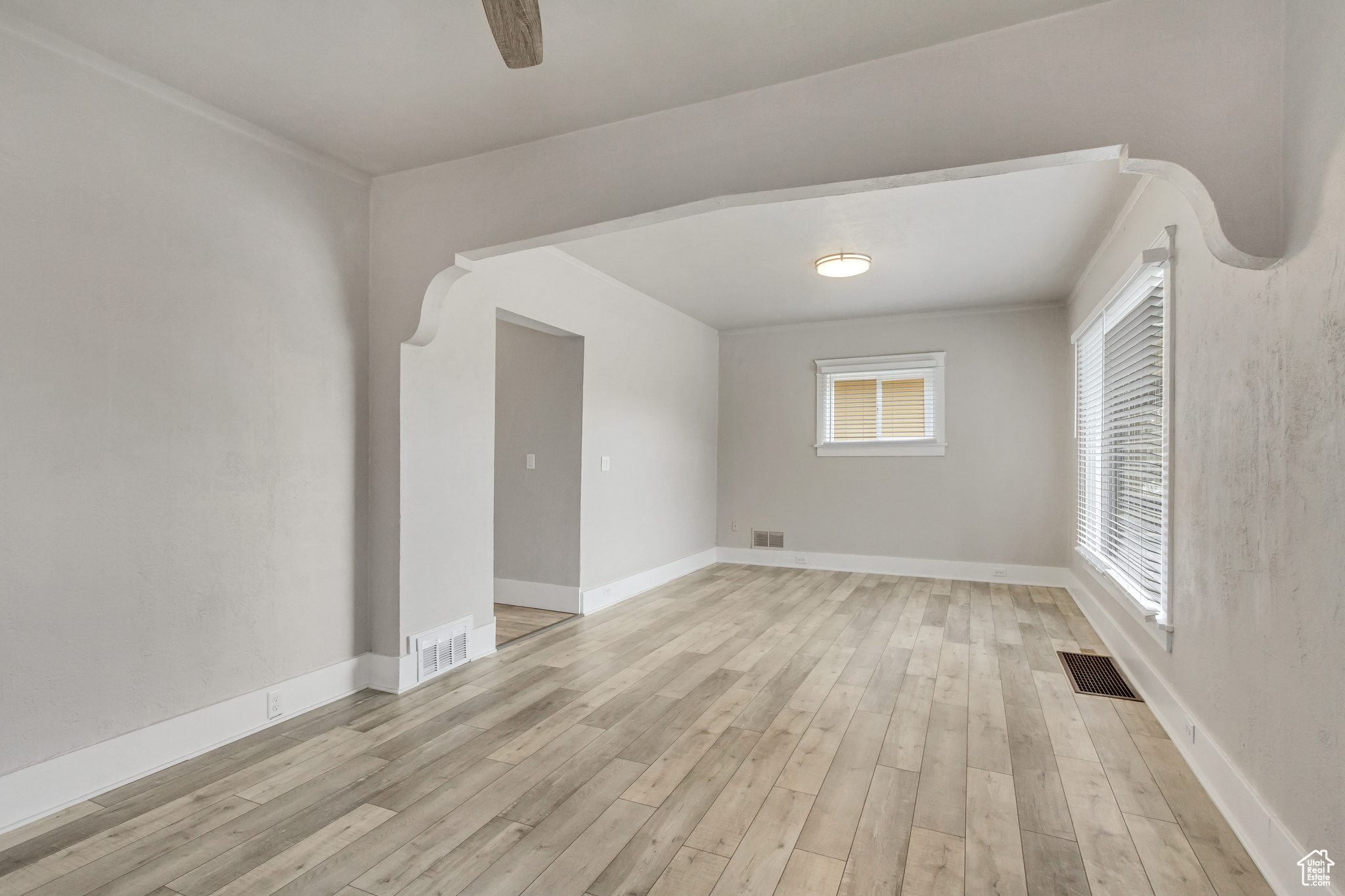 Unfurnished room with light hardwood / wood-style flooring and ceiling fan