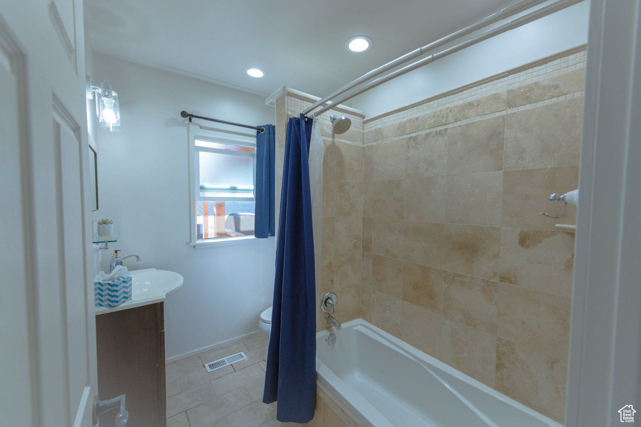 Main Floor Bath with Shower/Bath Combo