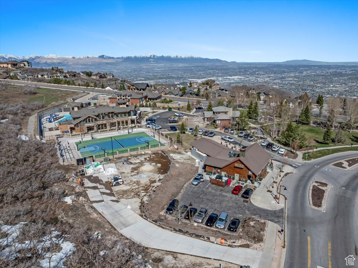 Aerial view with a mountain view