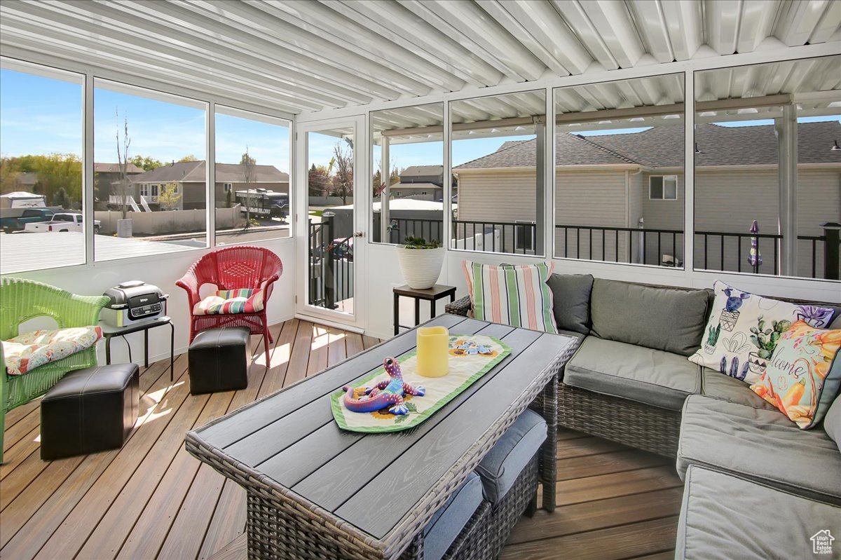 Beautiful screened patio perfect for entertaining or just afternoon lounging!!