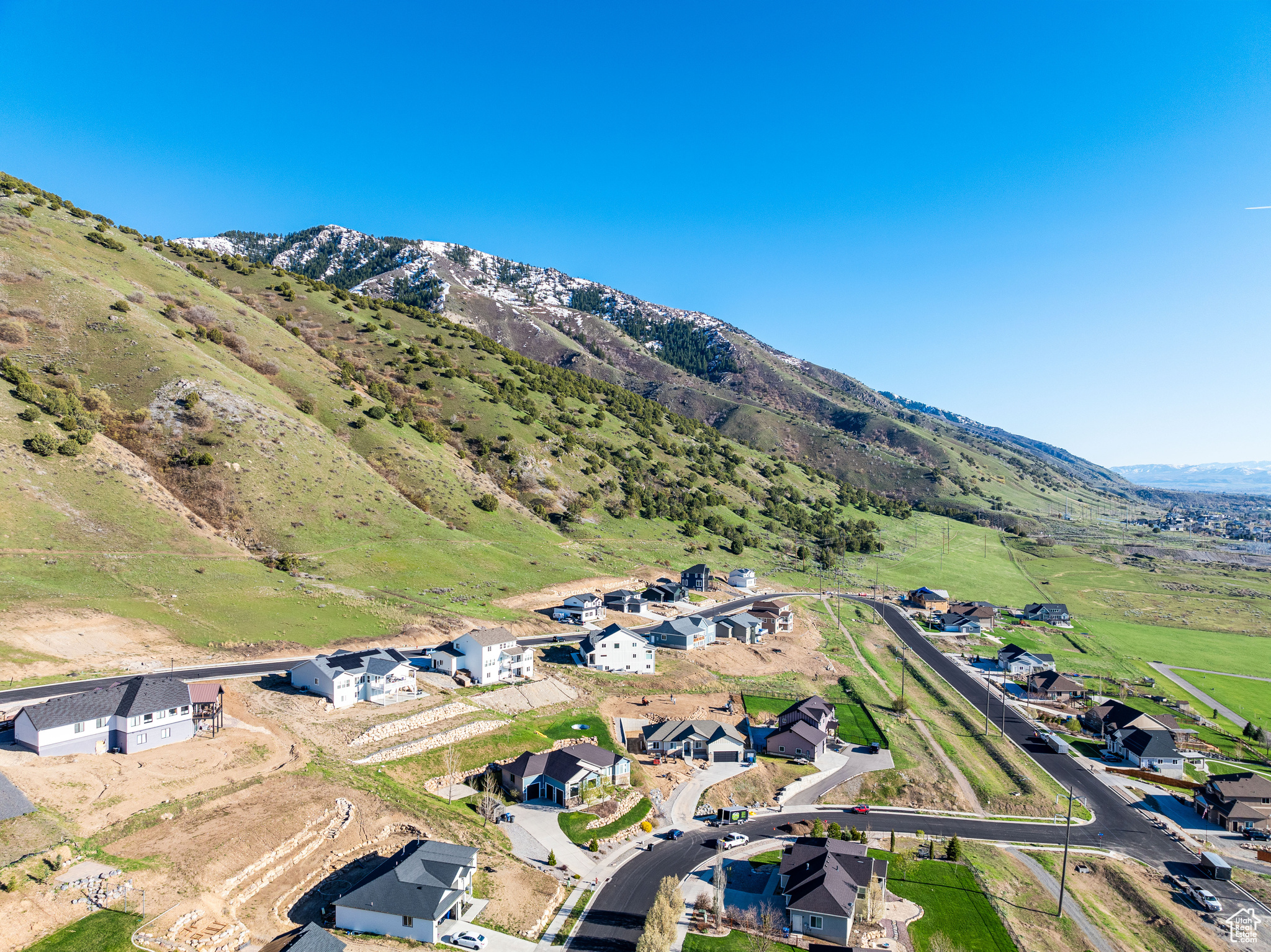 Birds eye view of property featuring a mountain view