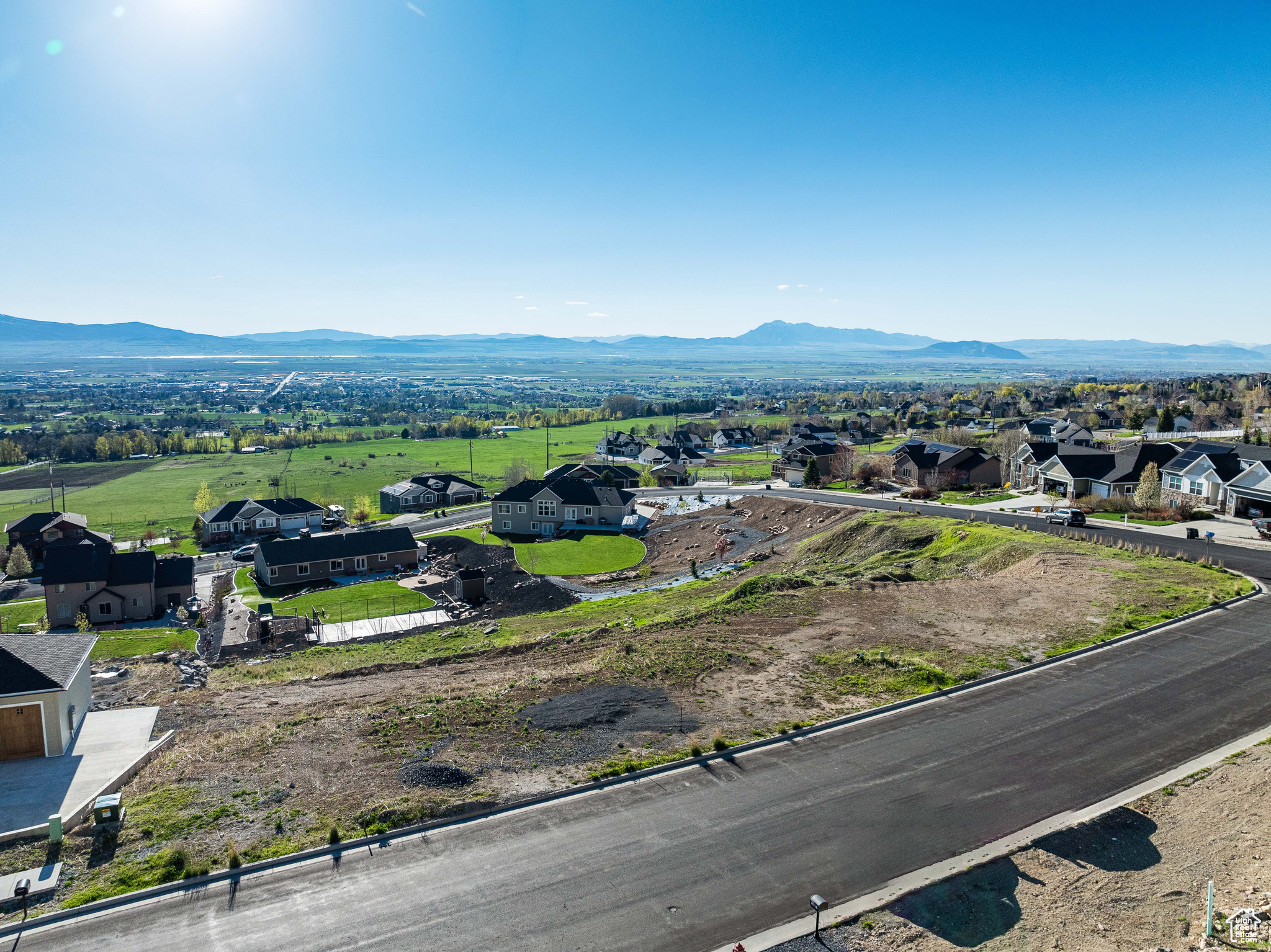 Bird's eye view with a mountain view