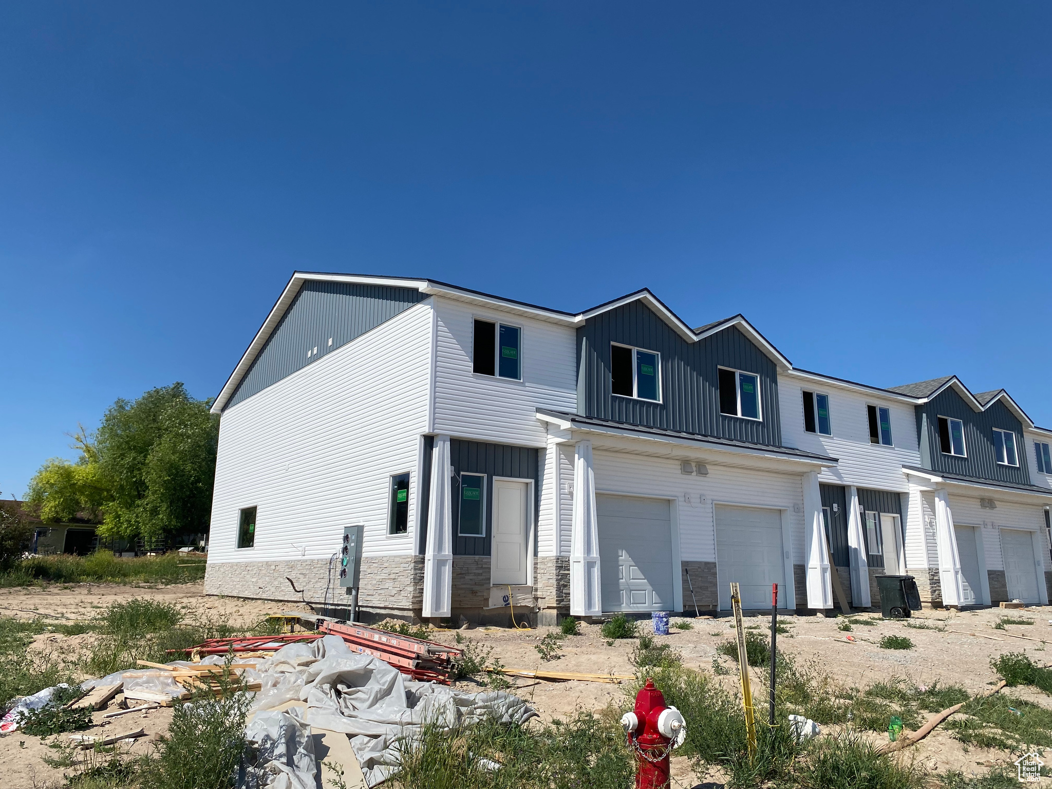 View of front of home featuring a garage