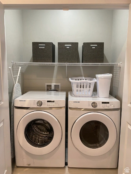 Laundry area with hookup for a washing machine and washing machine and clothes dryer