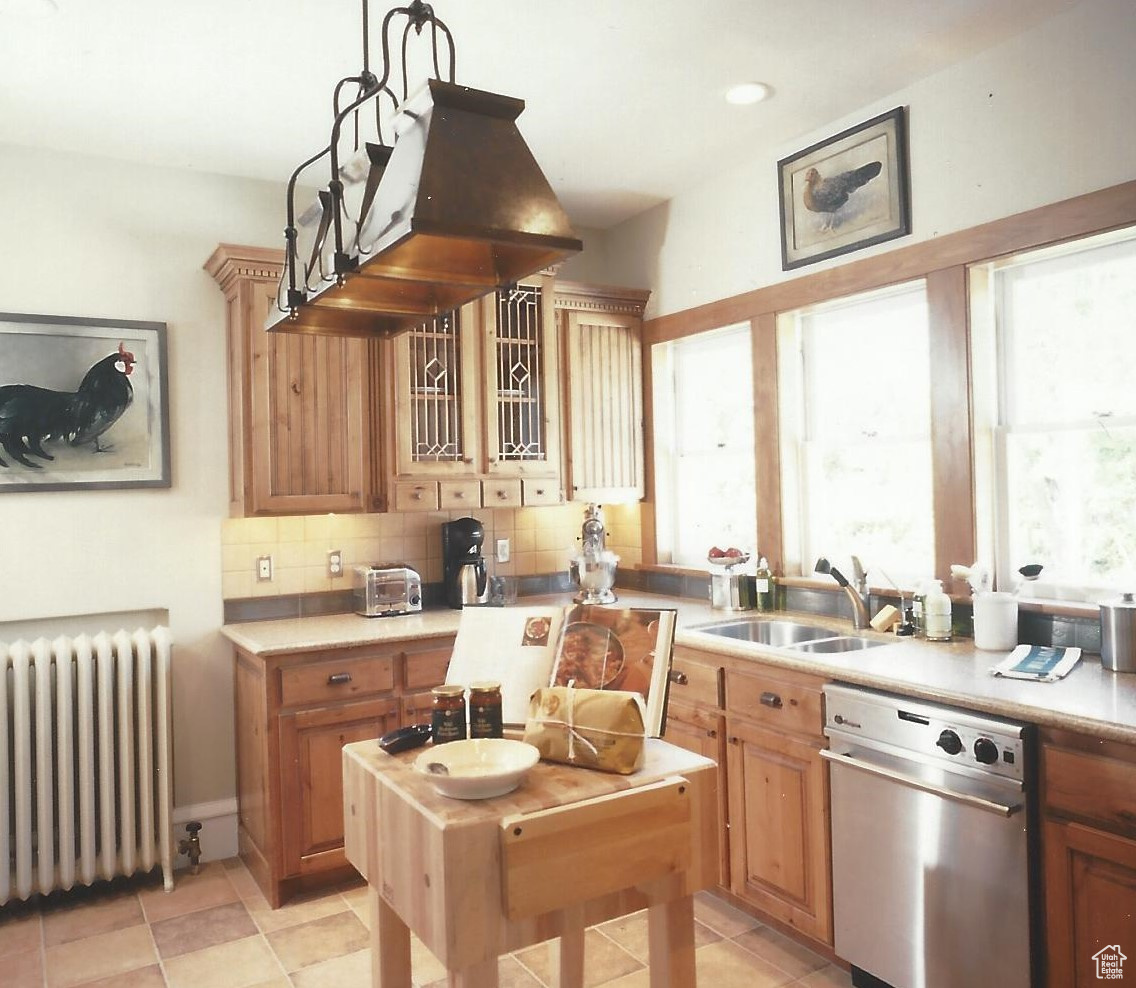 2002 Parade of Homes photo - island is different from this photo - antique light fixture, fabulous upgraded appliances, double ovens with warming drawer plus oven with 6 burner cooktop, double door refrig & freezer, tile flooring - example only