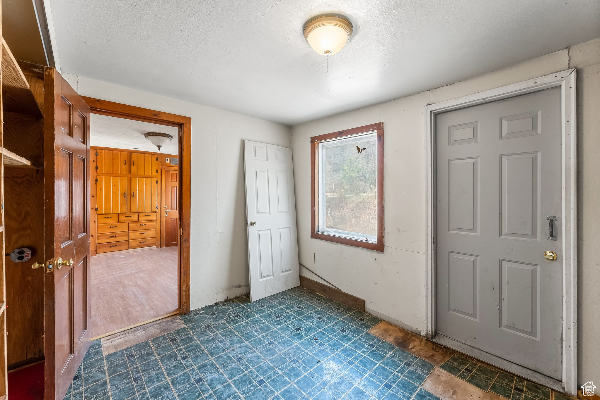 Side Entry Mud Room and Storage