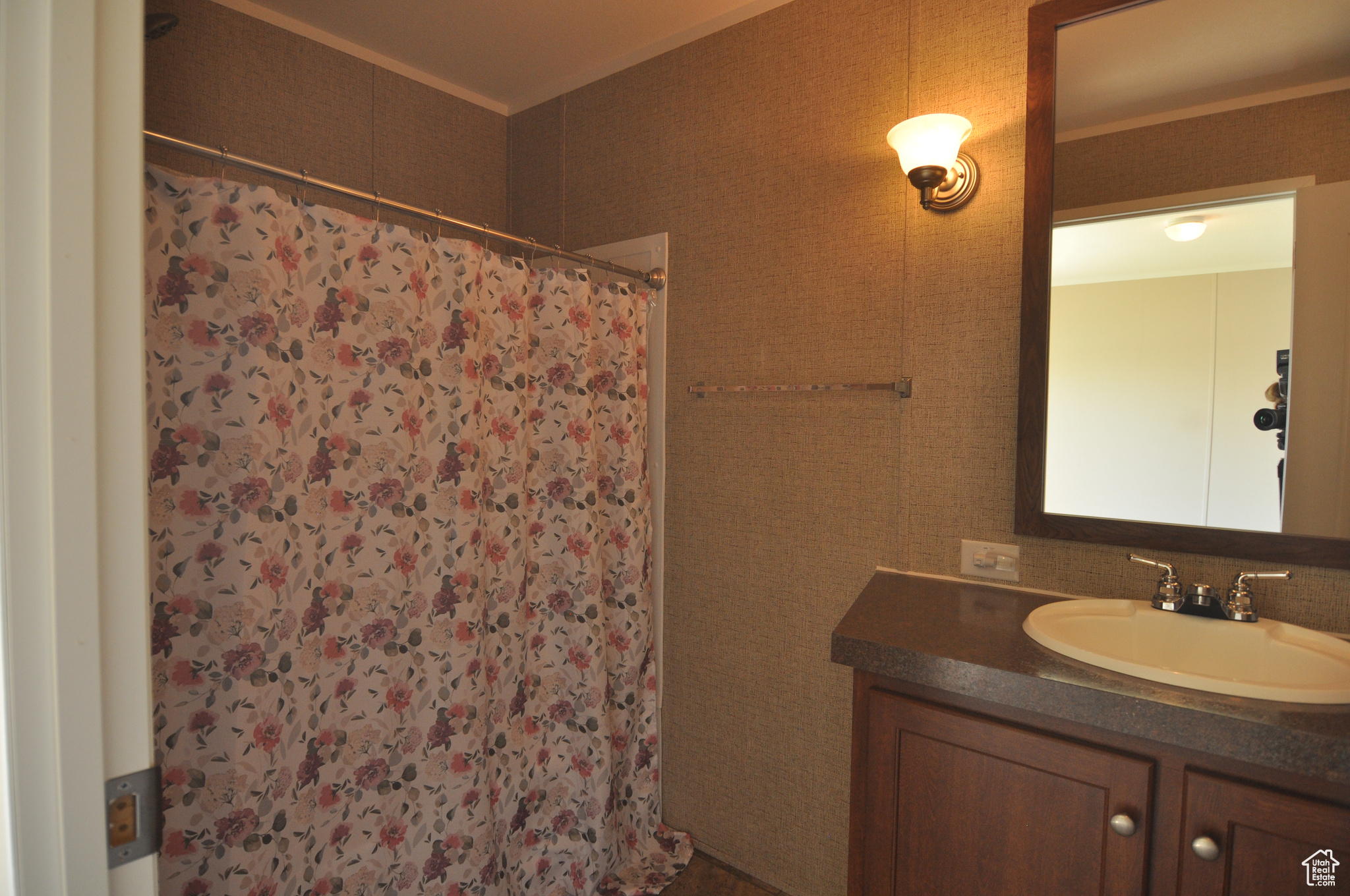 Bathroom with oversized vanity and crown molding