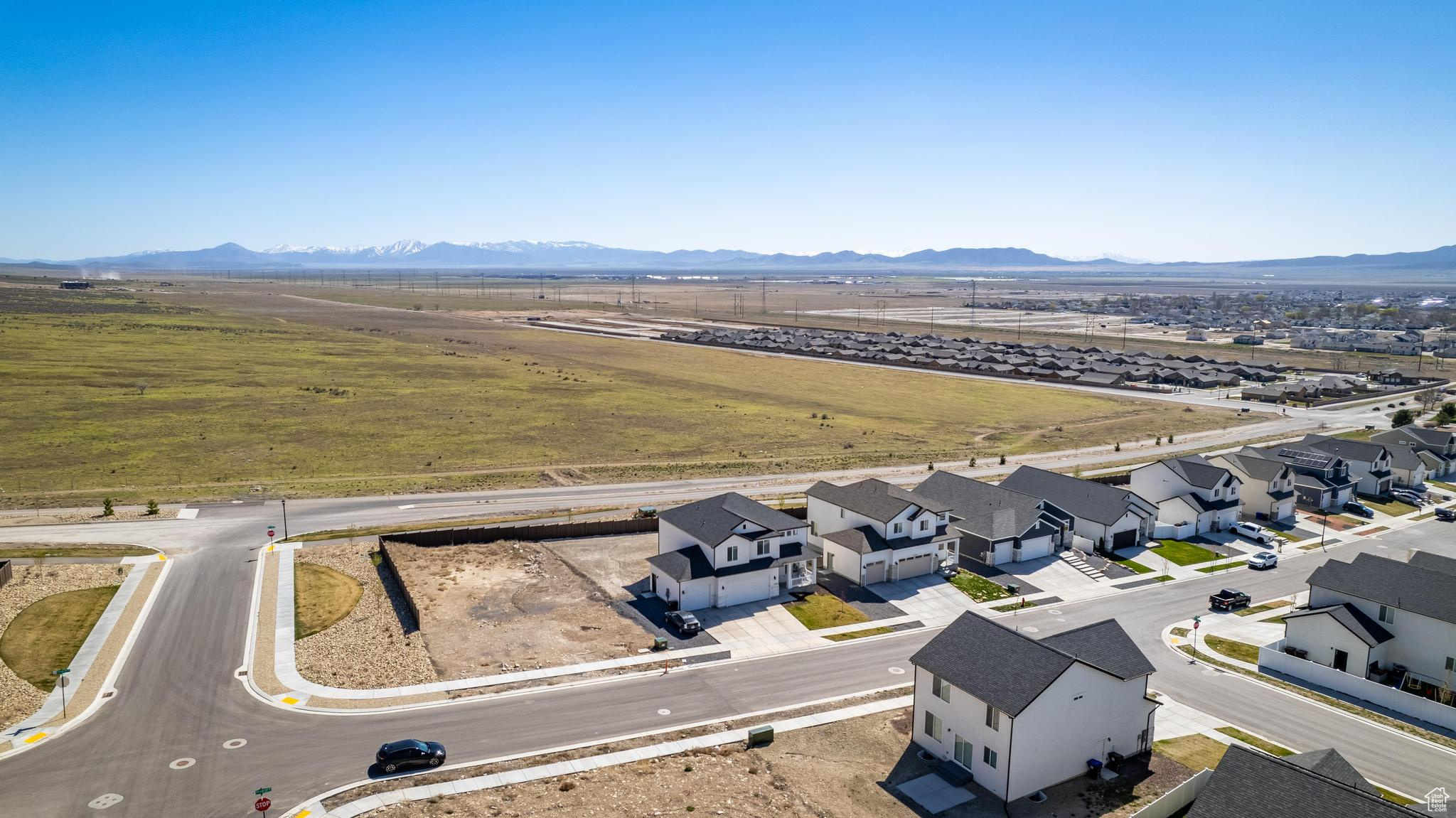 Bird's eye view with a mountain view