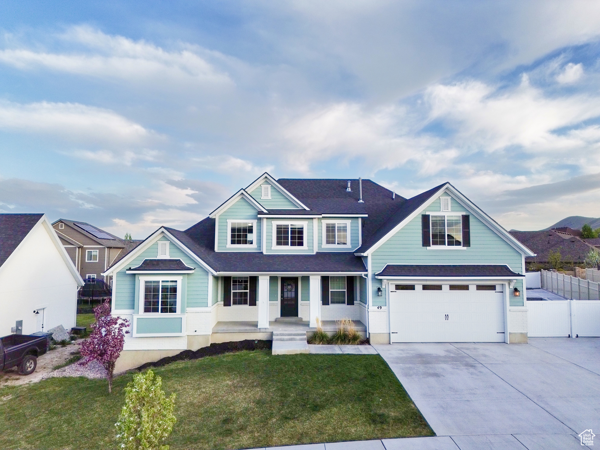 Craftsman-style house featuring a garage and a front lawn