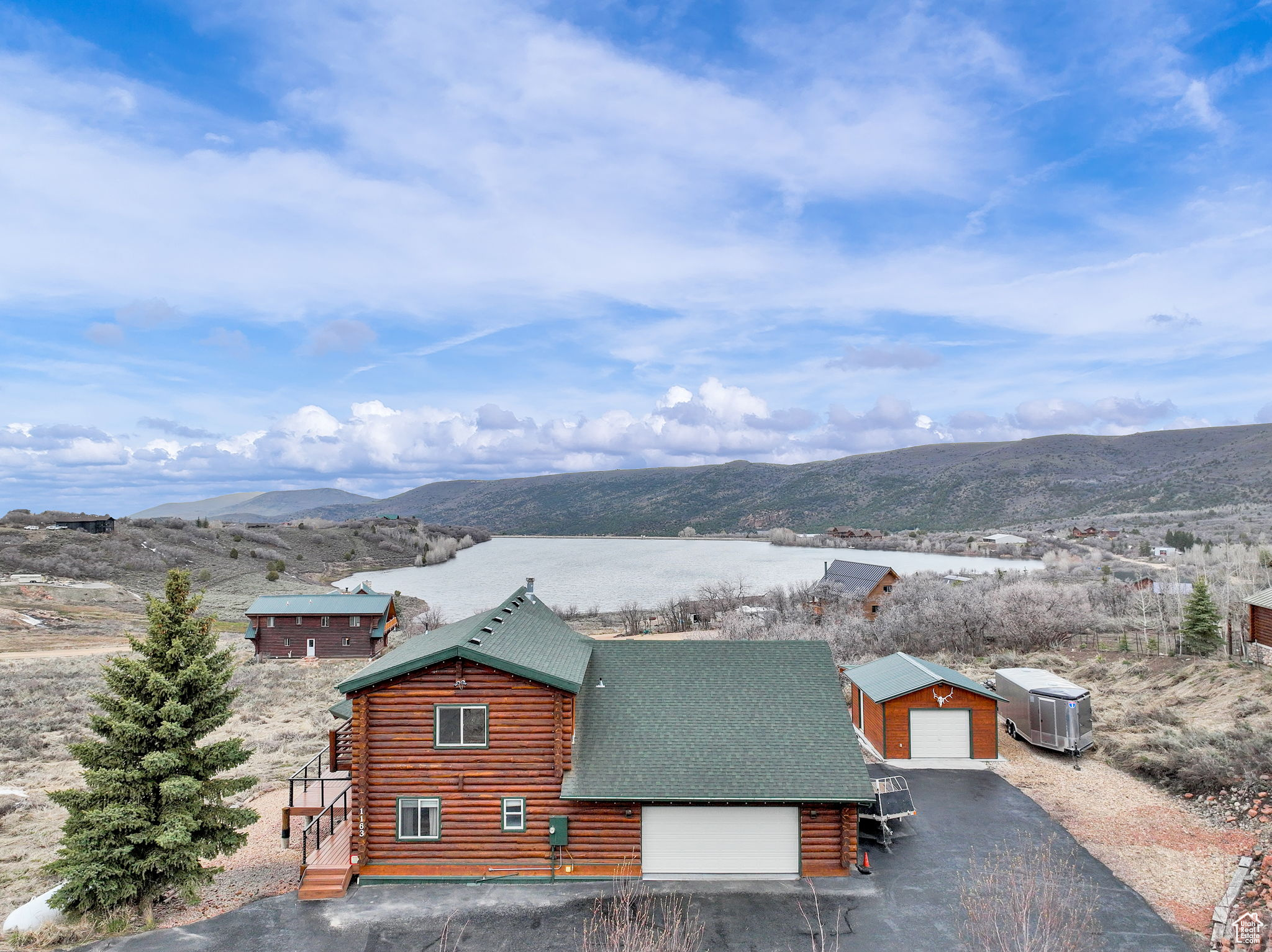 Bird's eye view with a mountain view