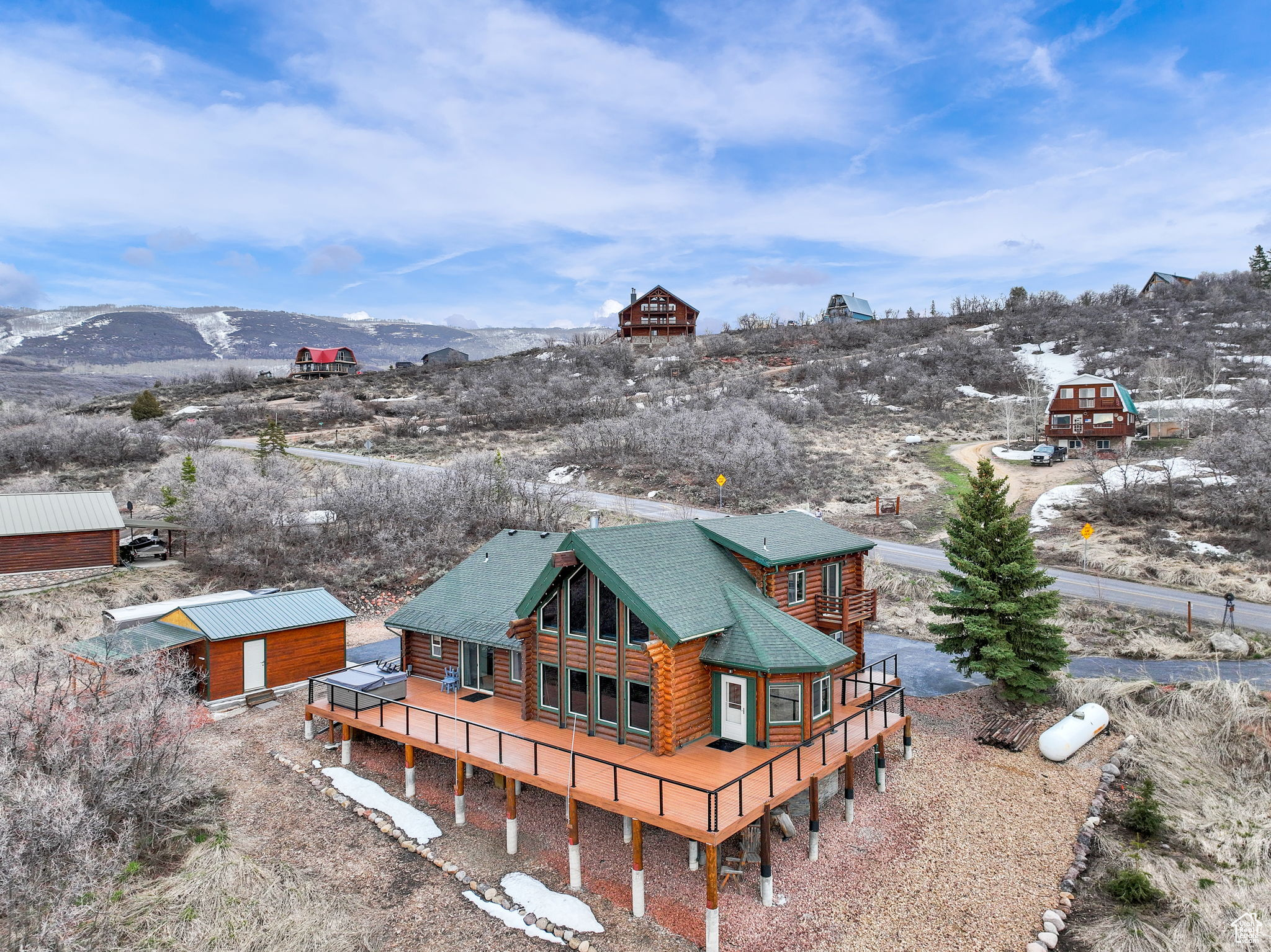 Bird's eye view with a mountain view