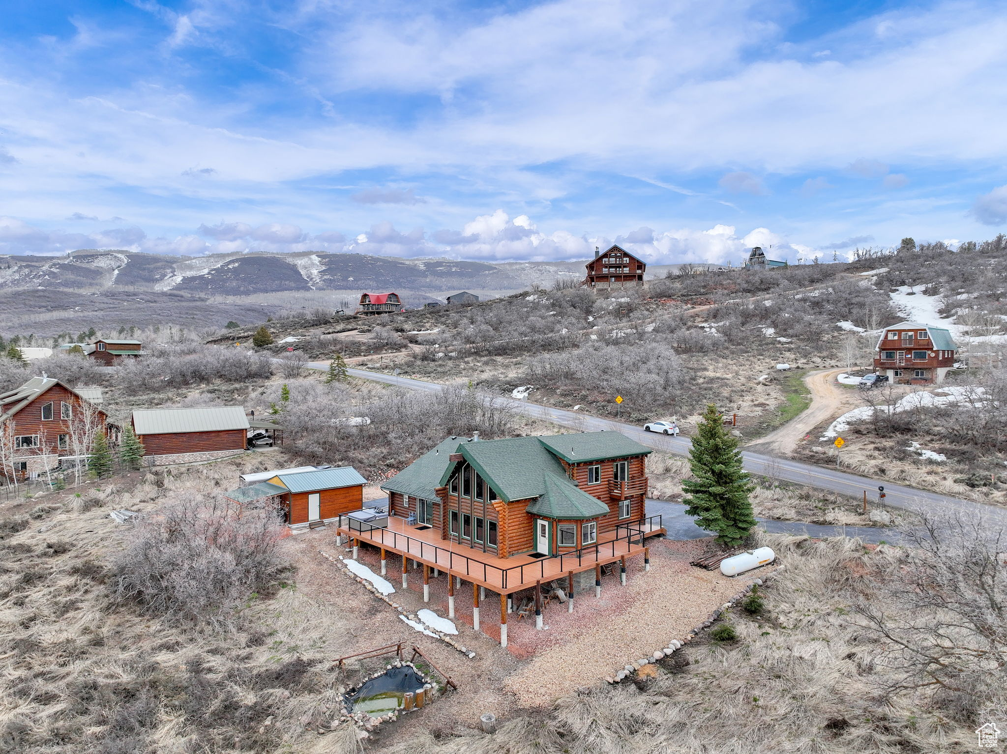 Drone / aerial view featuring a mountain view