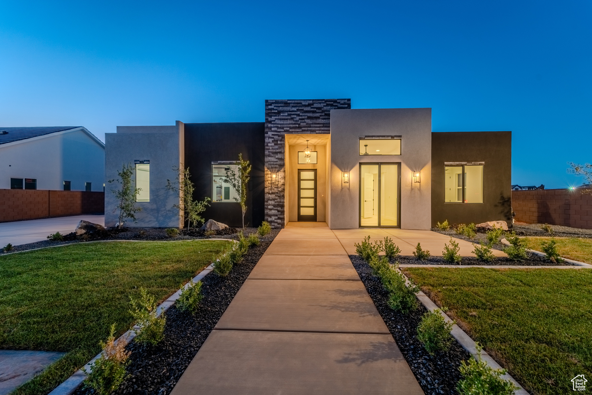 View of front of house with a front yard