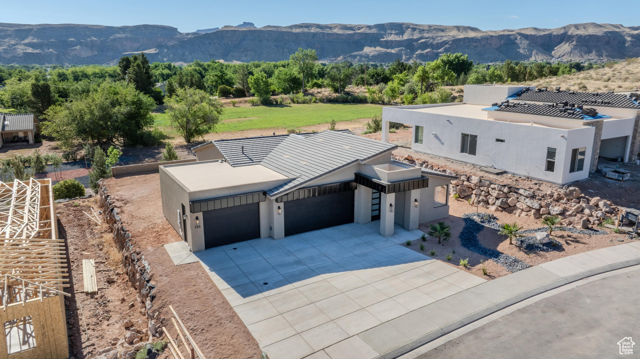 Birds eye view of property with a mountain view