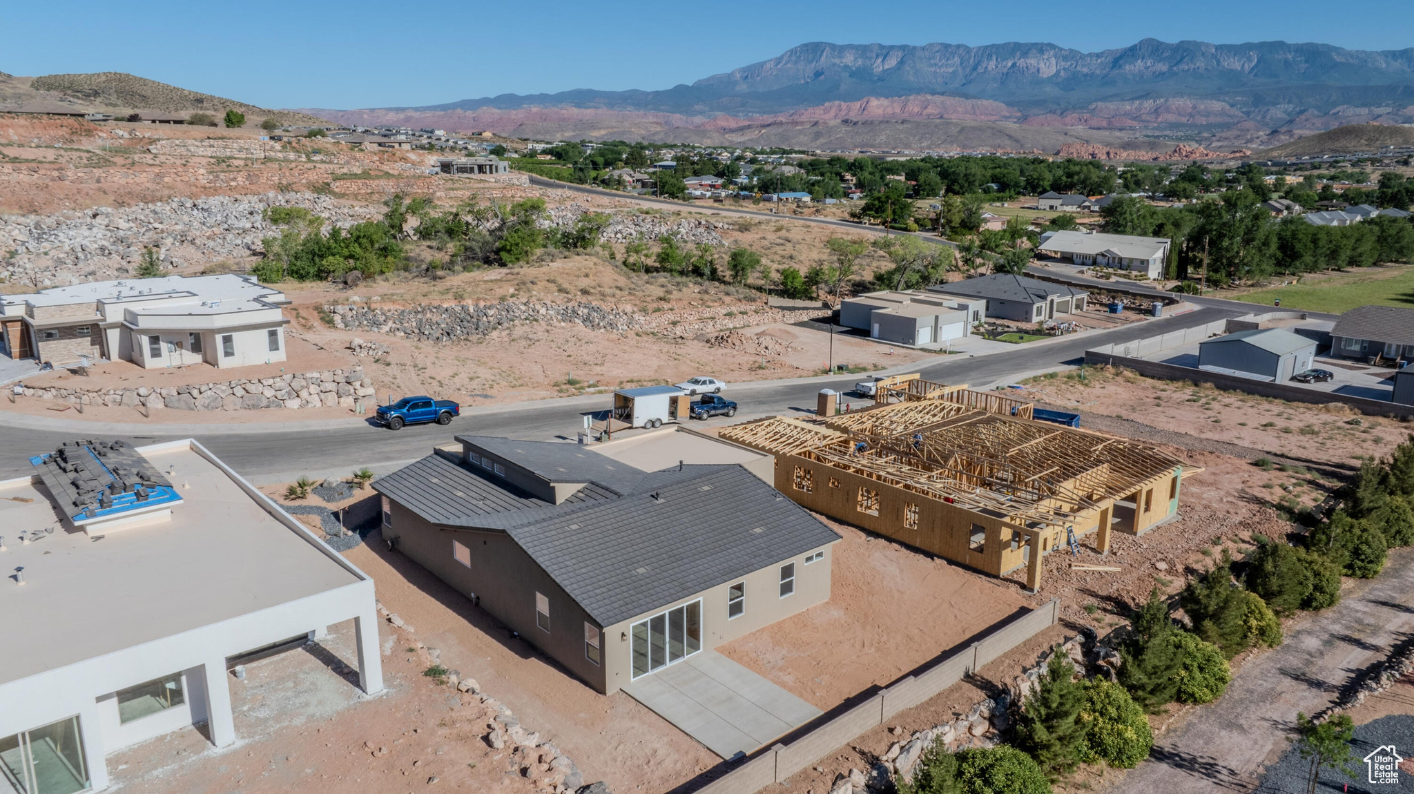 Drone / aerial view featuring a mountain view