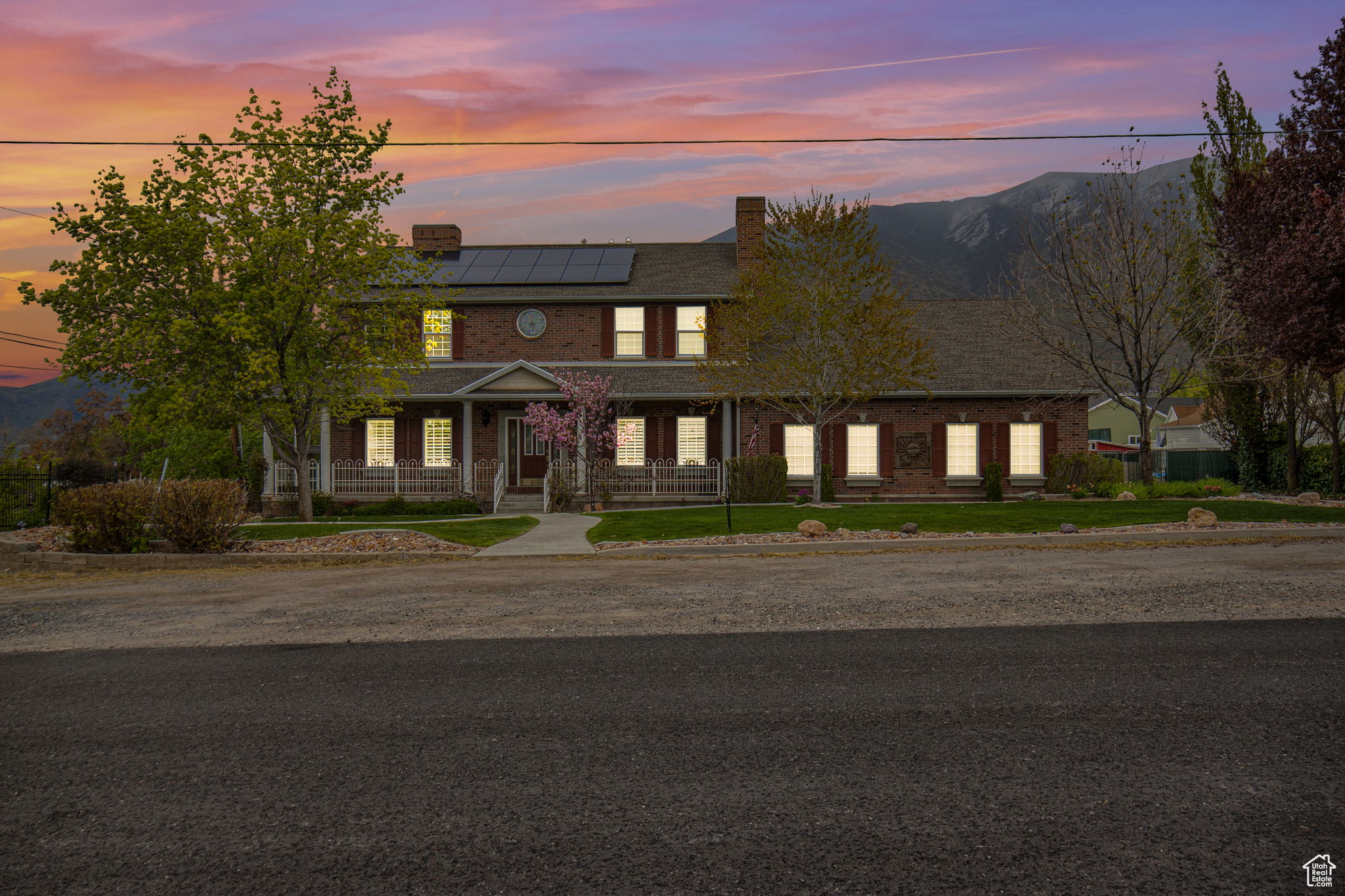136 N 200 E, Santaquin, Utah 84655, 6 Bedrooms Bedrooms, 21 Rooms Rooms,3 BathroomsBathrooms,Residential,For sale,200,1995010