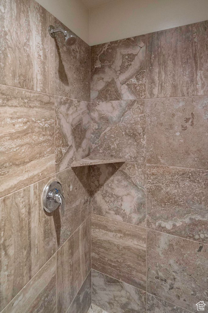 Room details featuring a tile shower