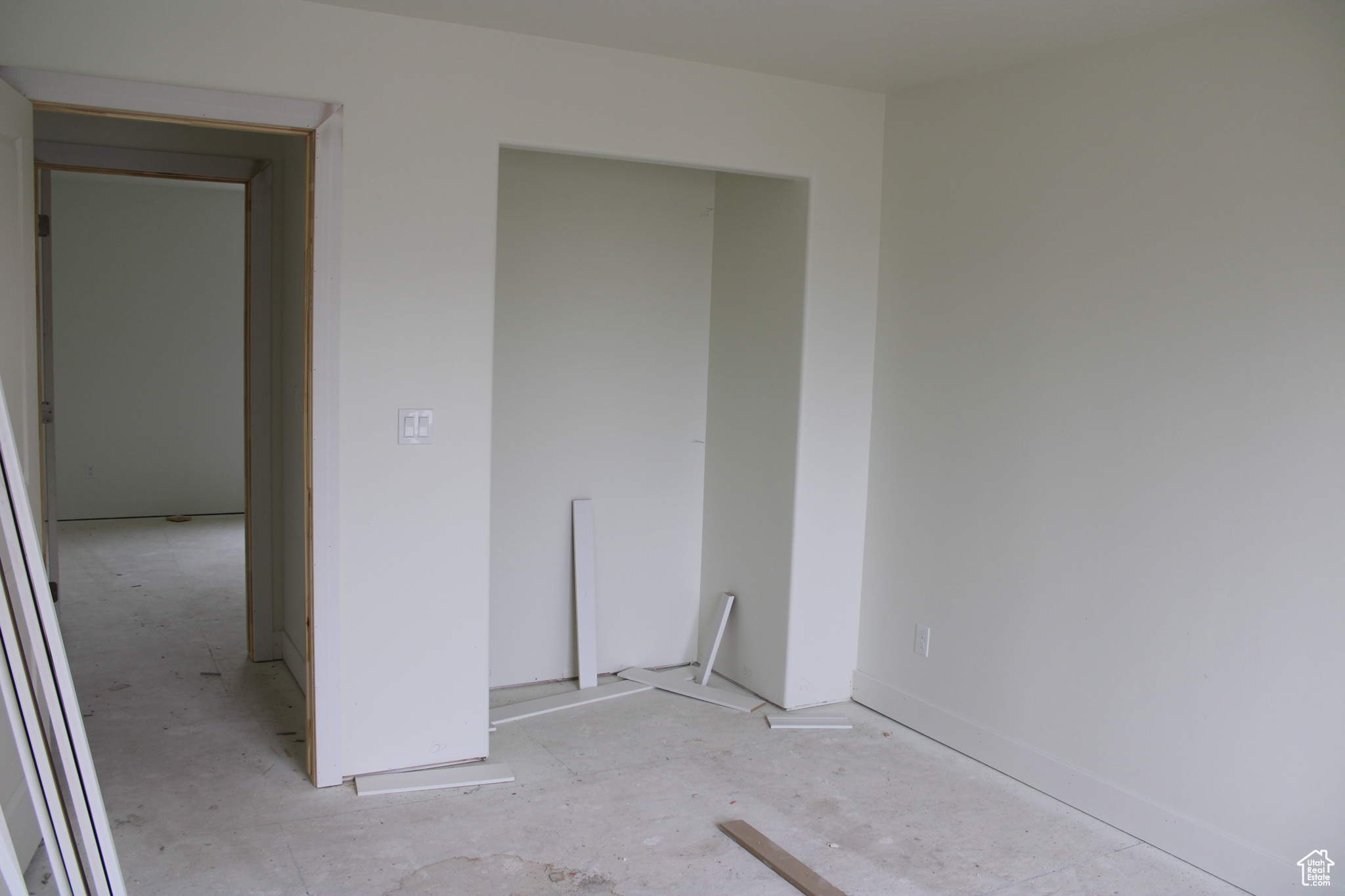 Closet will have Shelf & Hanging Rod in Bedroom 5