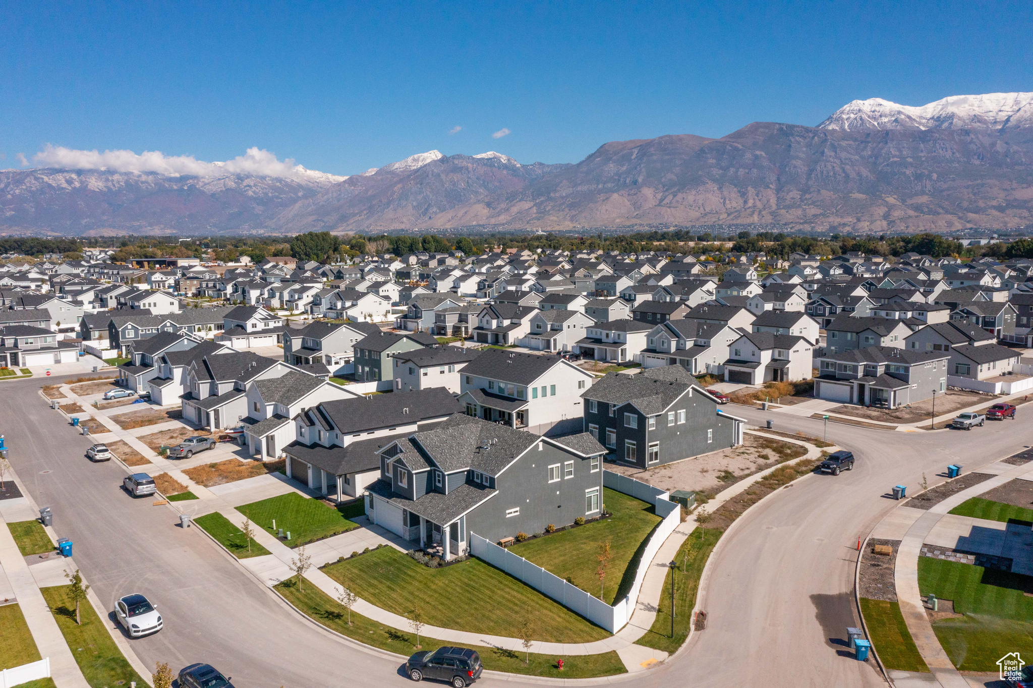 Bird's eye view featuring a mountain view