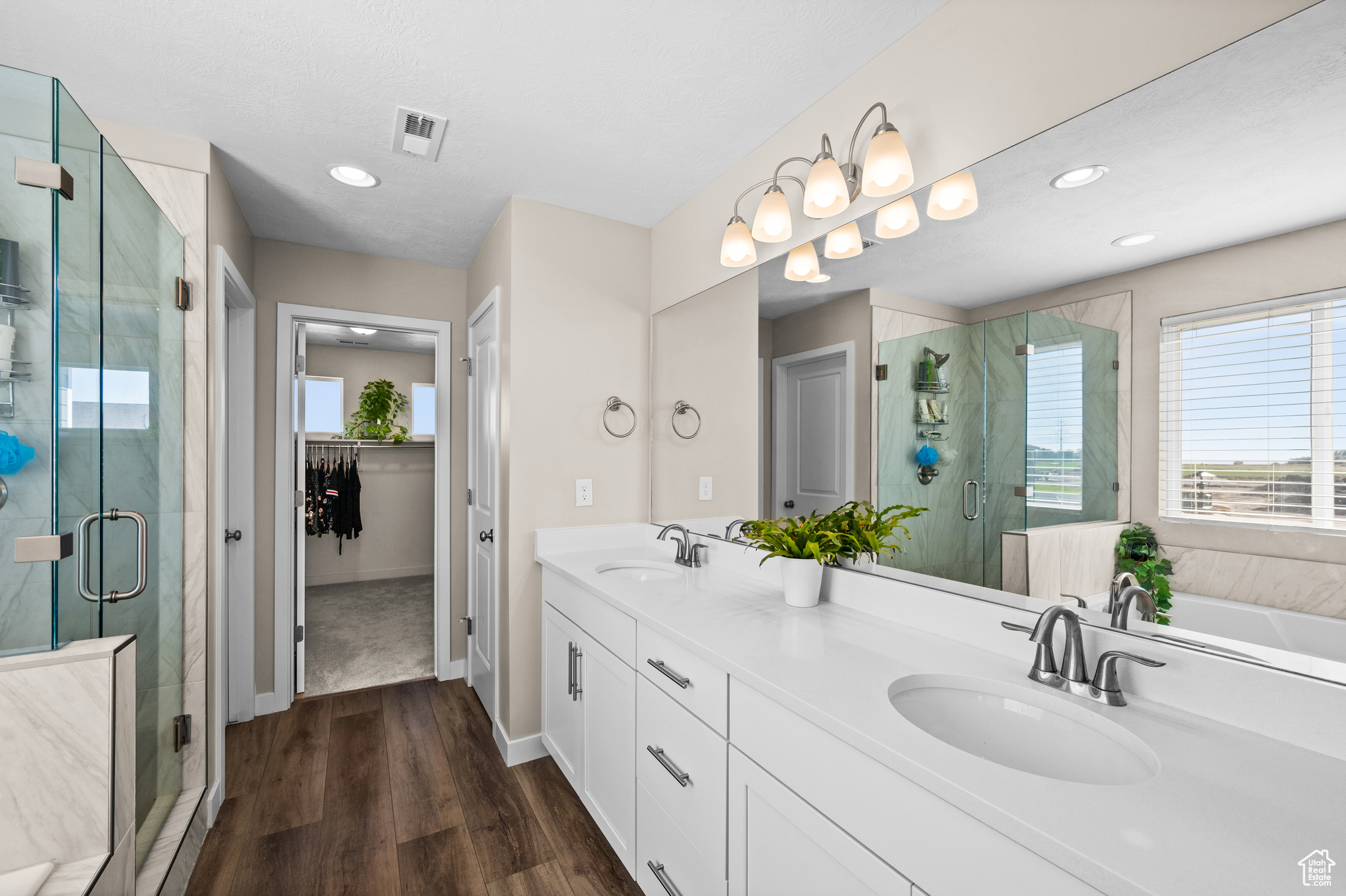 Master Bathroom ensuite with double vanity