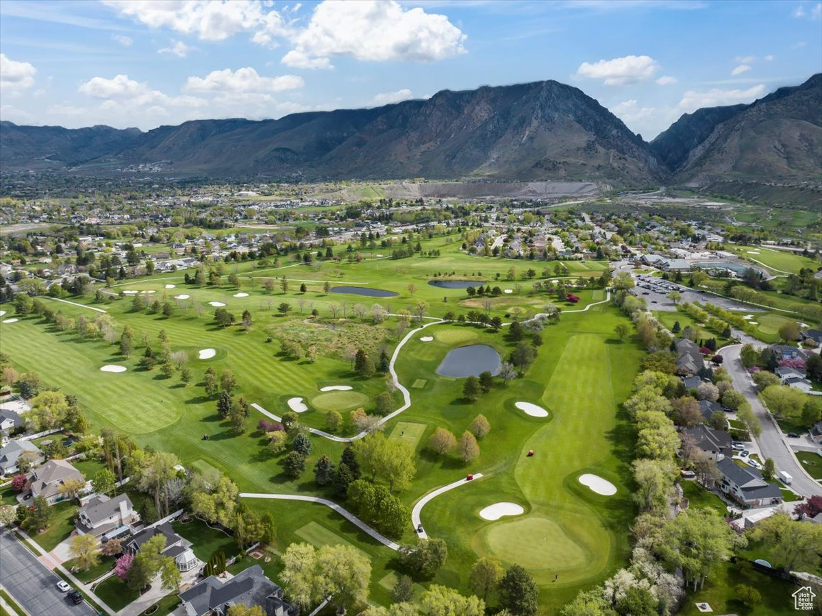 Bird's eye view with a mountain view